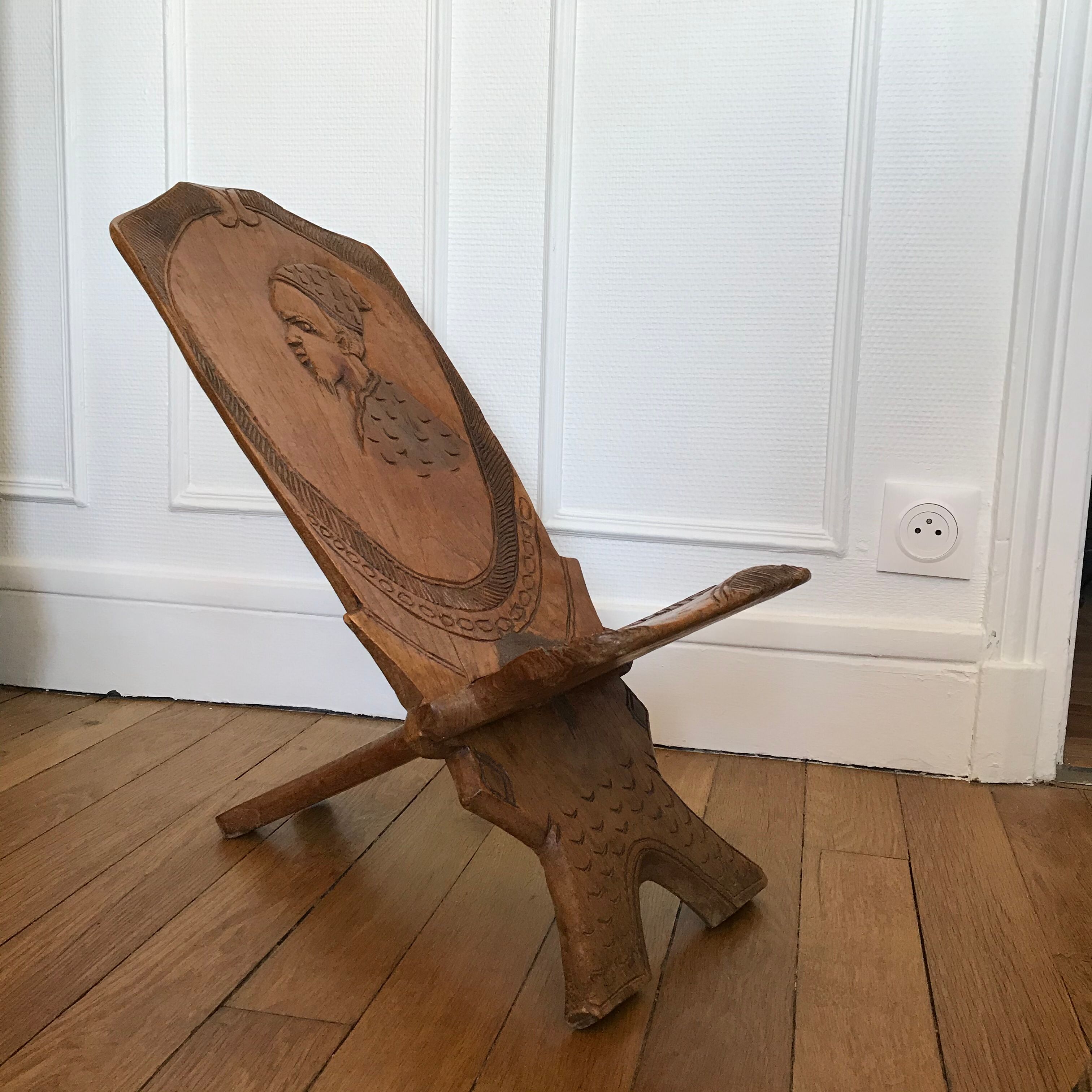 Ethnic palaver chair