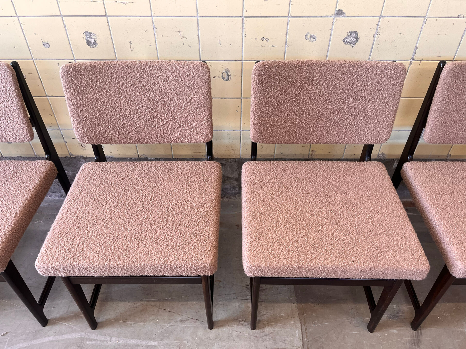 Ensemble de six chaises de salle à manger belges