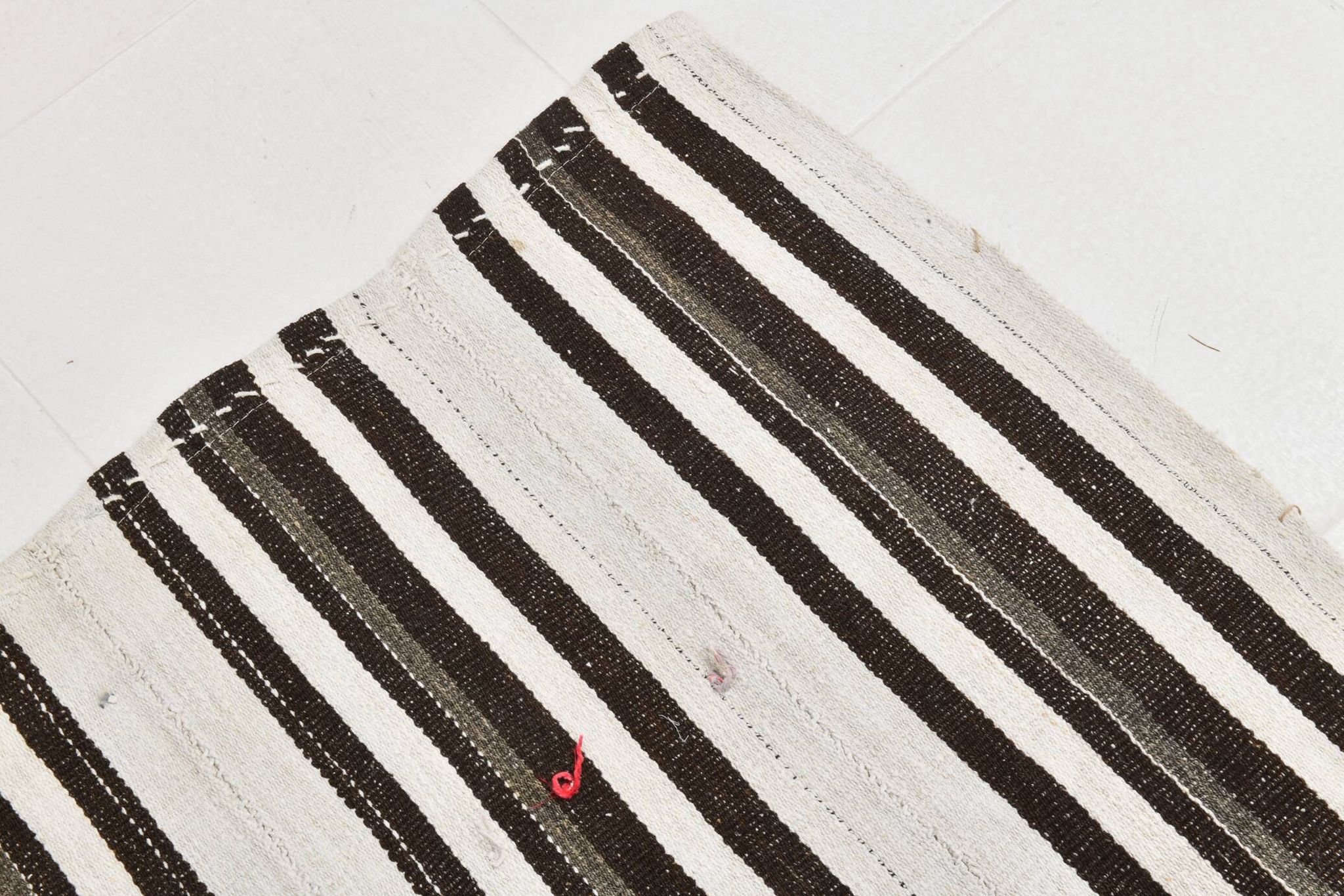 Tapis Kilim vintage rayé contemporain, 206 x 304 cm
