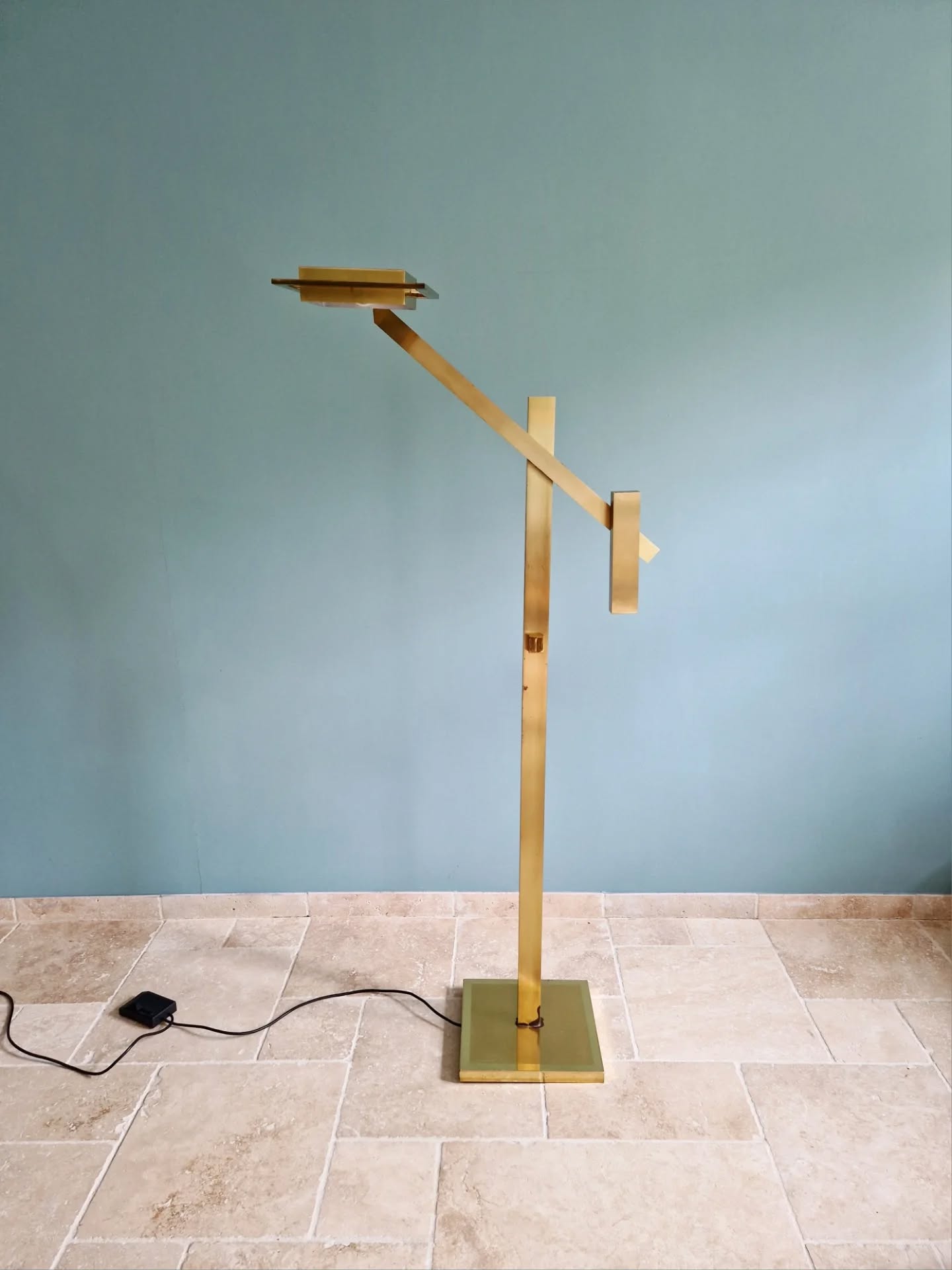 Brass articulated chandelier with counterweight, Hollywood Regency style, 1970-80.