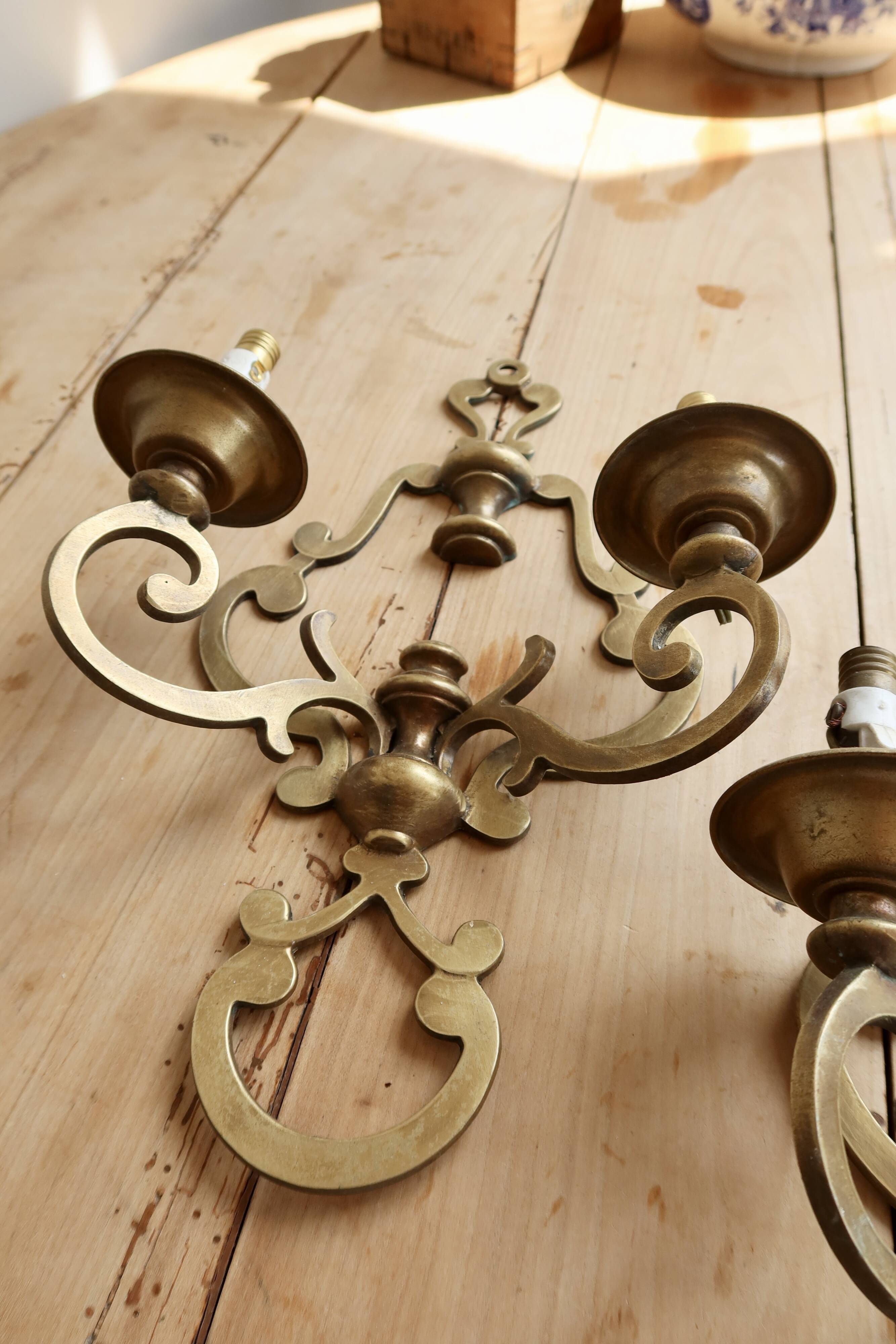 Pair of vintage brass wall sconces - 2 arms - Classic style