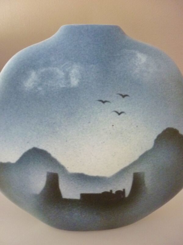 Vase lentille design Yves Mohy céramique émaillée signée Virebent, années 70