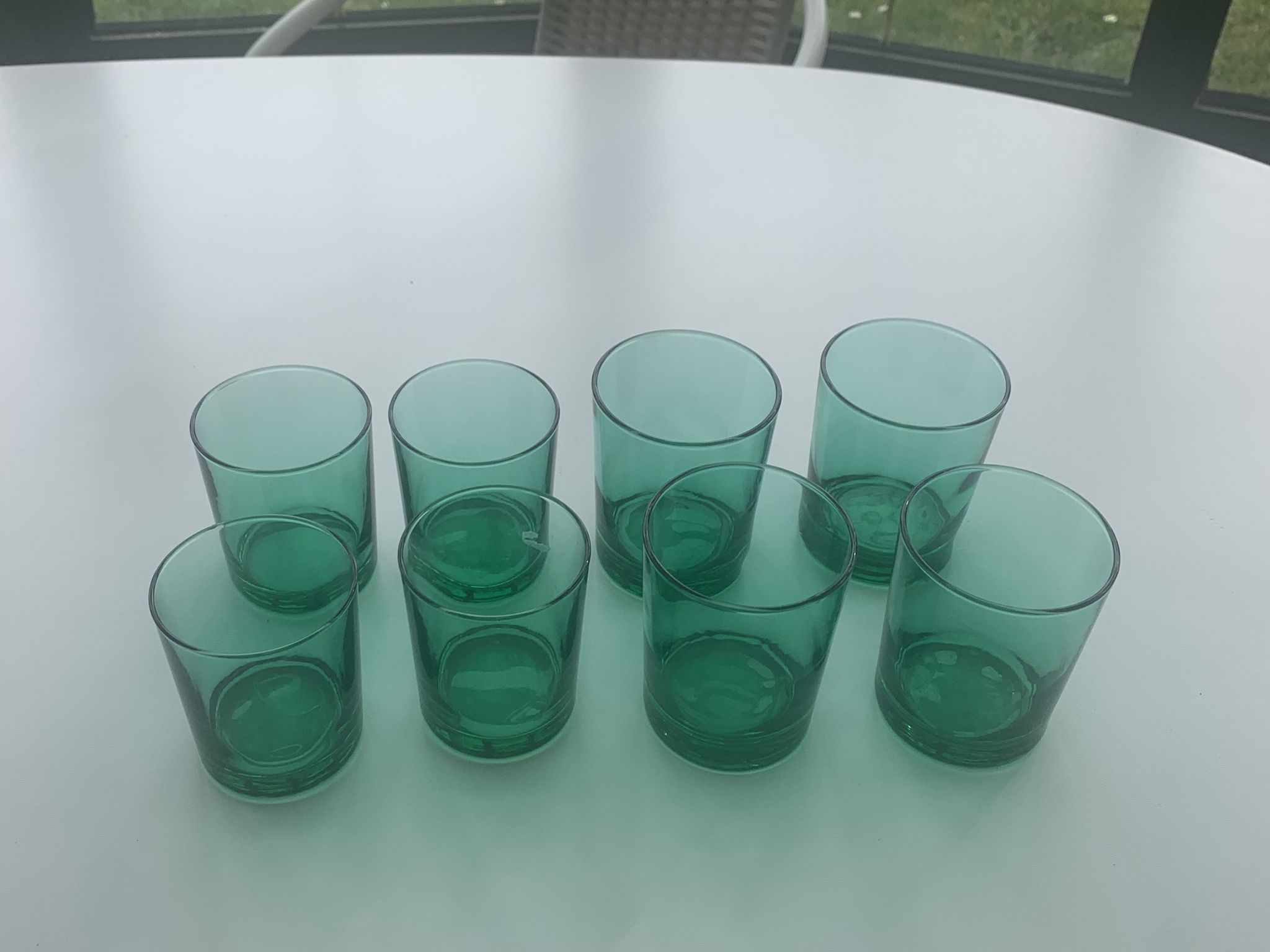 8 glasses in green glass with whisky, aperitif or water vintage 1970