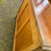 Commode arbalète Louis XV en bois massif merisier du 20ème