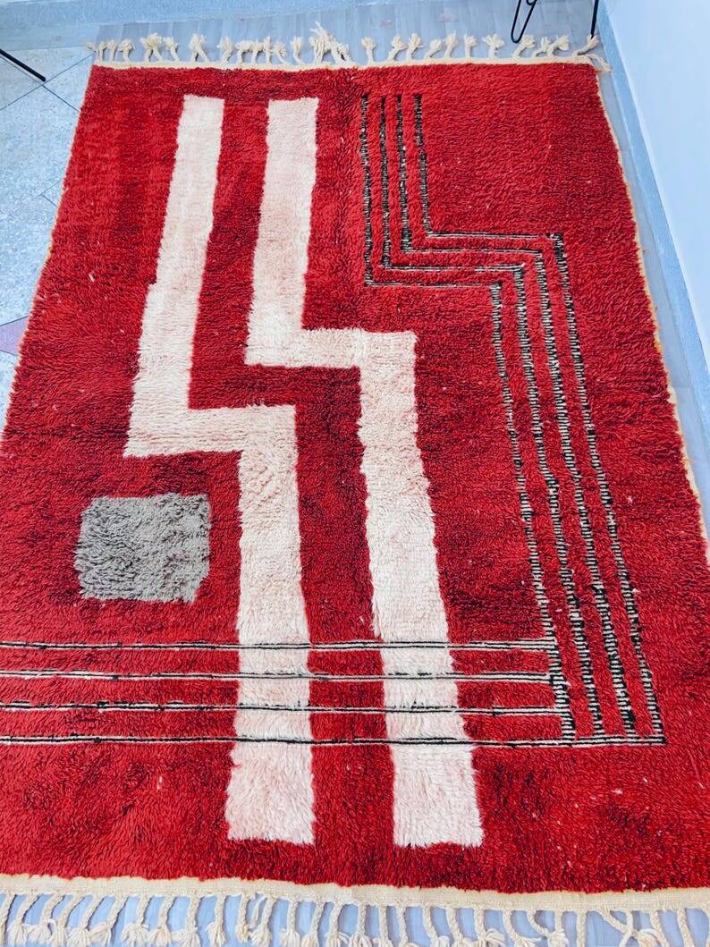 Modern Moroccan rug in red wool with geometric lines 150/250cm