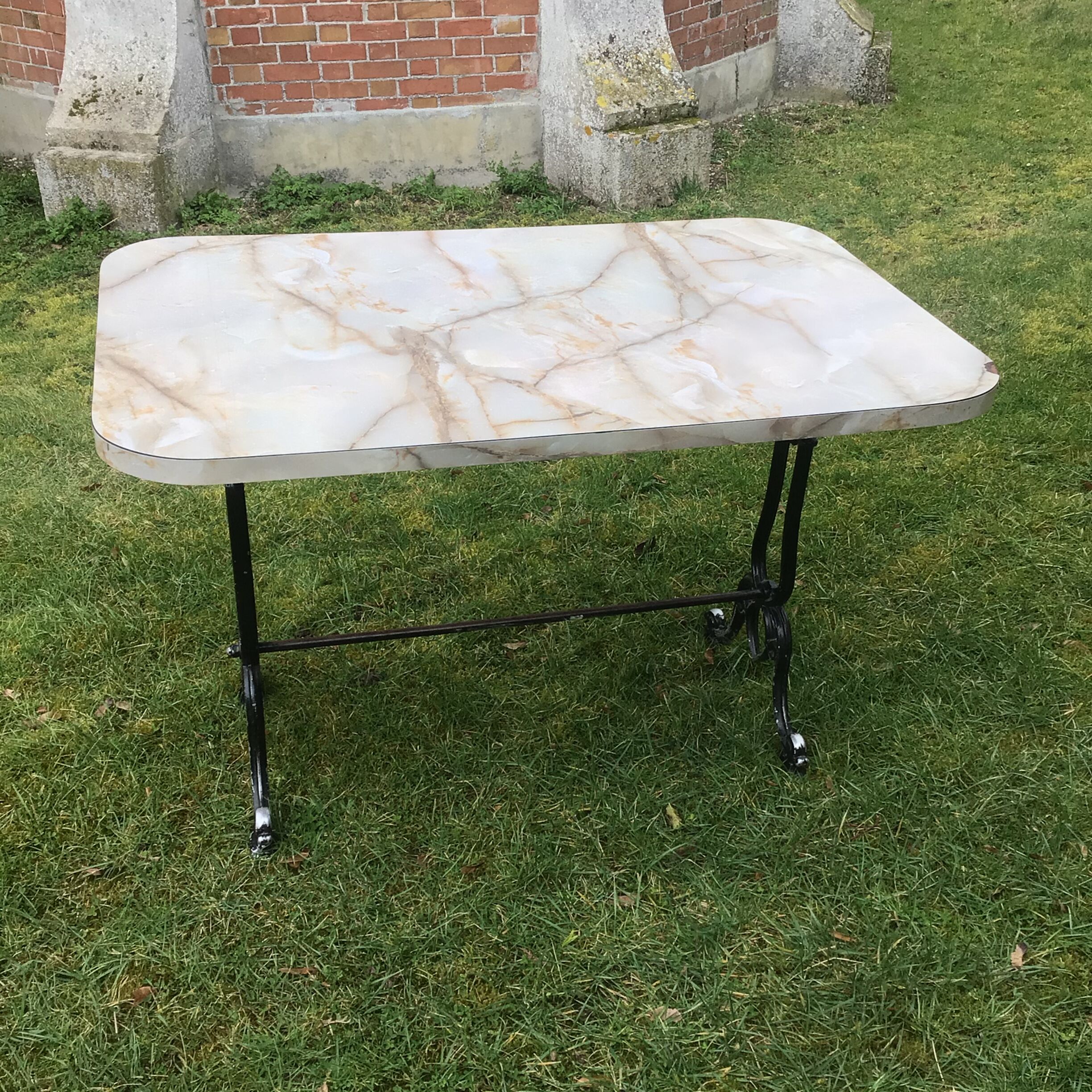 Cast-iron bistro table with marble effect