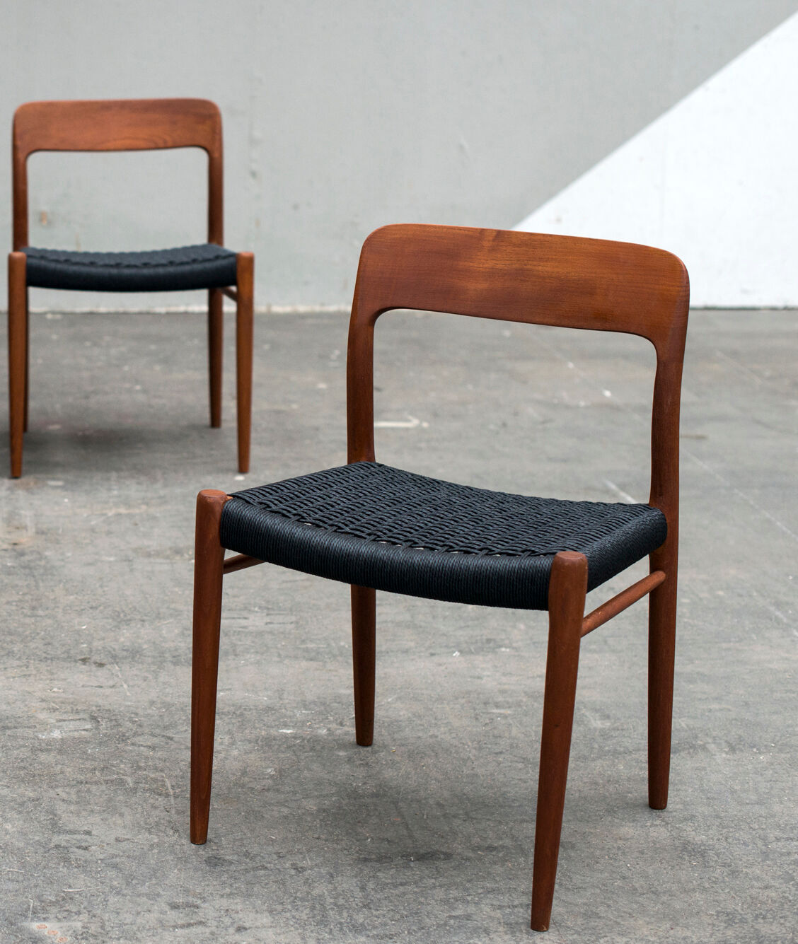 Moller chairs 75 in black rope