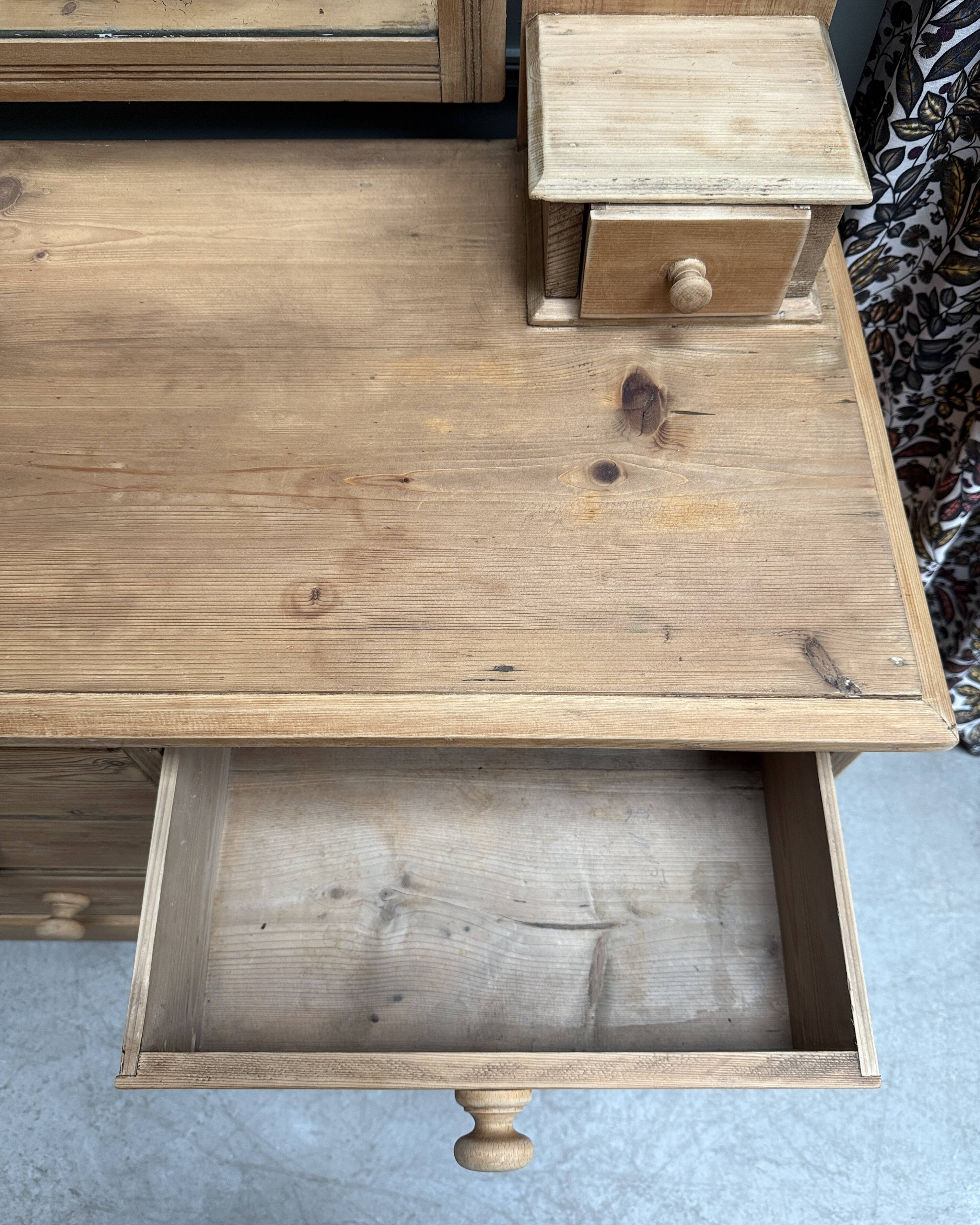 English dresser (renovated)