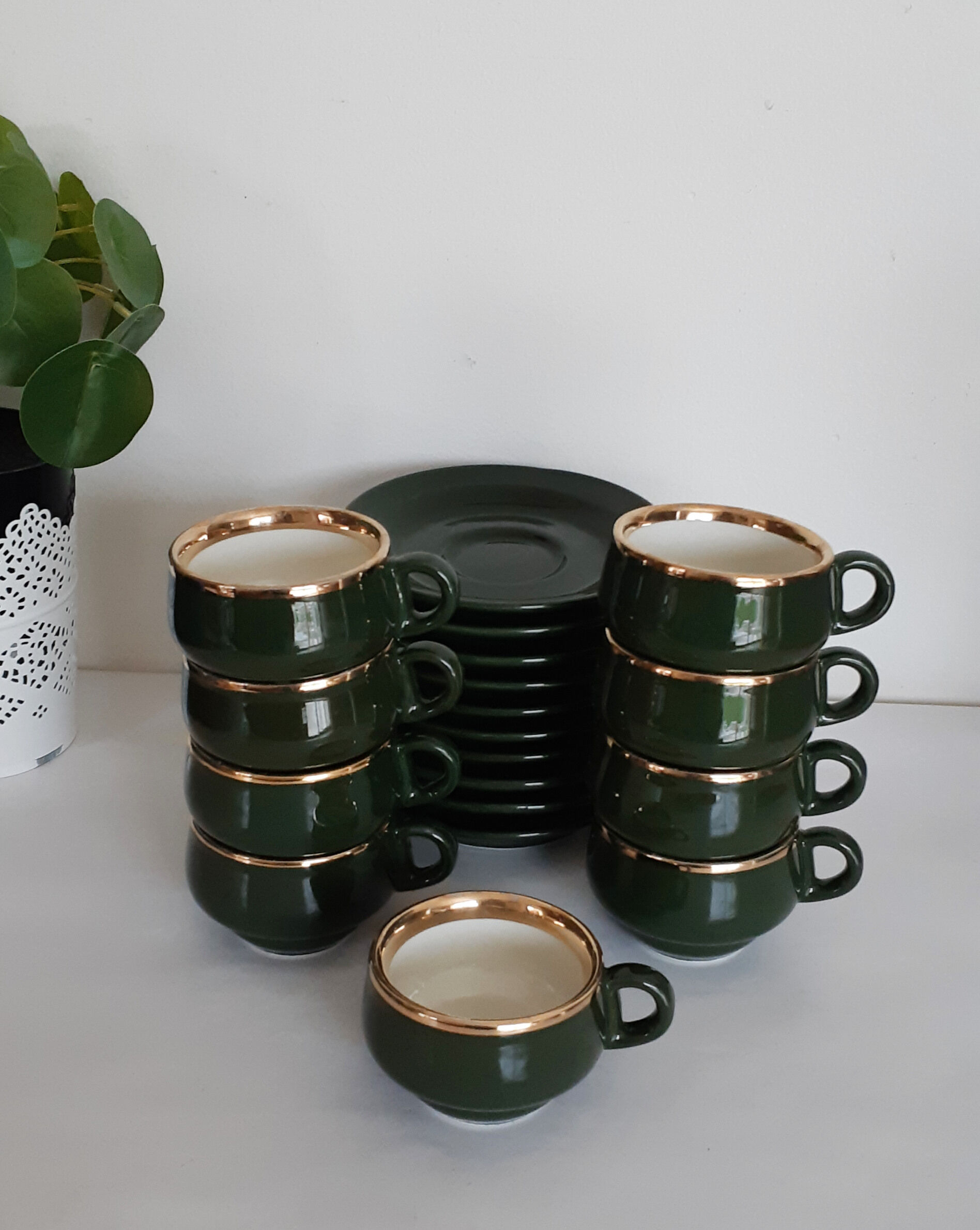 Tasses et sous tasses à café de bistrot vertes  "Helvetia"  , en porcelaine