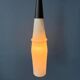 Suspension longue Mid-Century en verre opalin