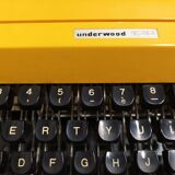 Machine à écrire Jaune Underwood 130 - vintage 70 RARE