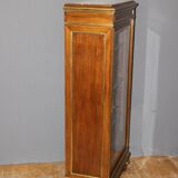 Vitrine de style Louis XVI en noyer XIX