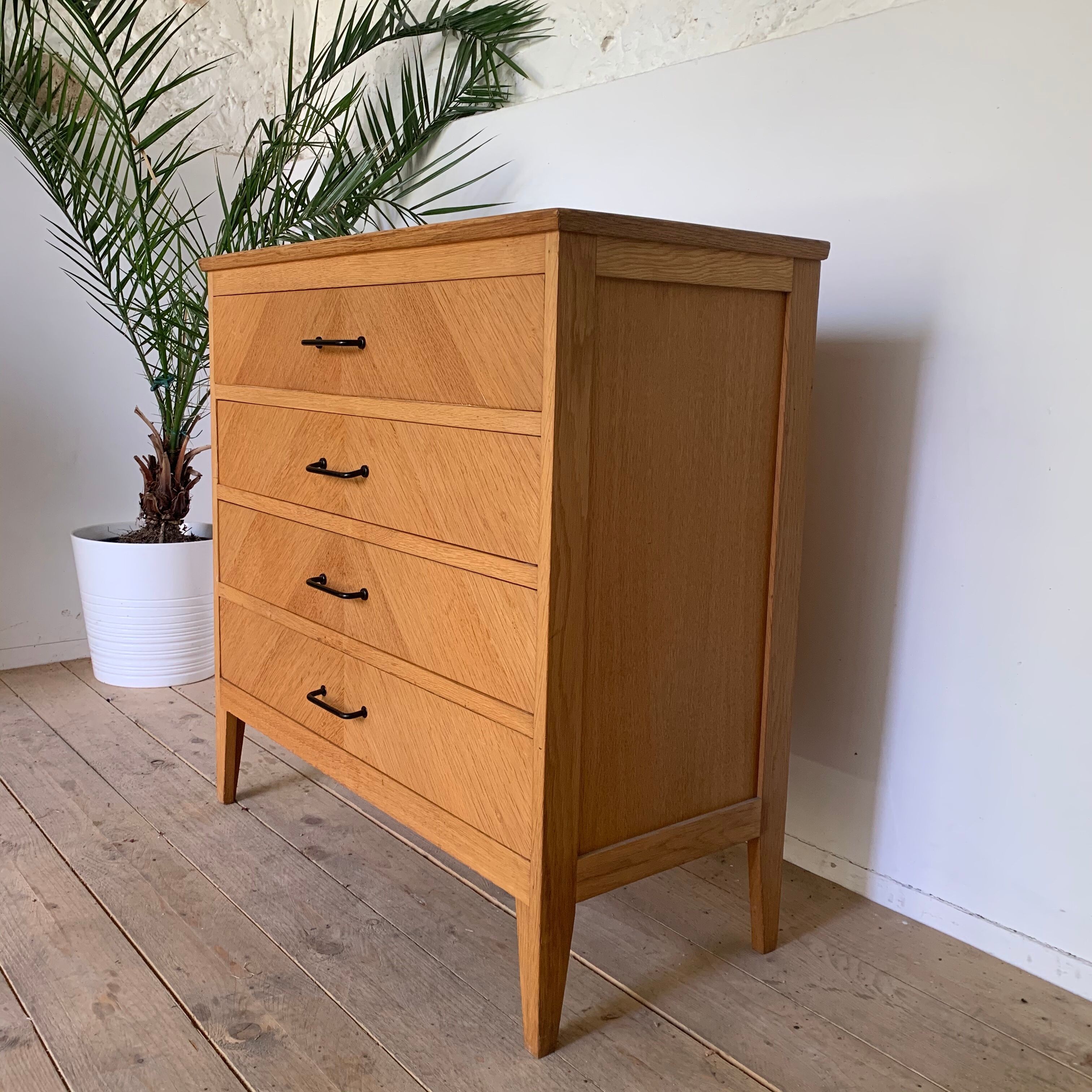 Vintage oak dresser 4 drawers