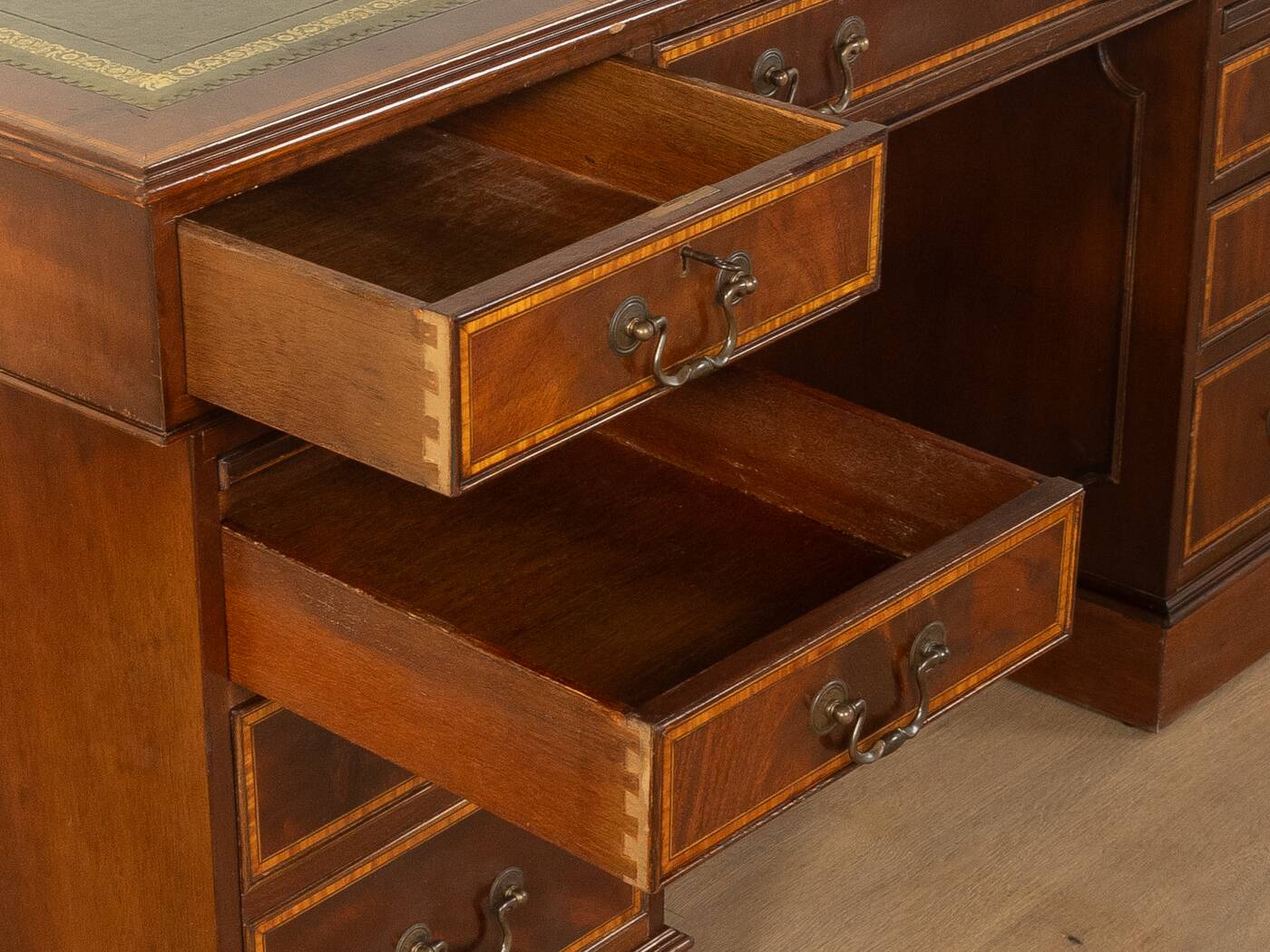 Bureau de style anglais ancien