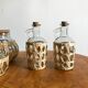 Pots et flacons en verre et rotin