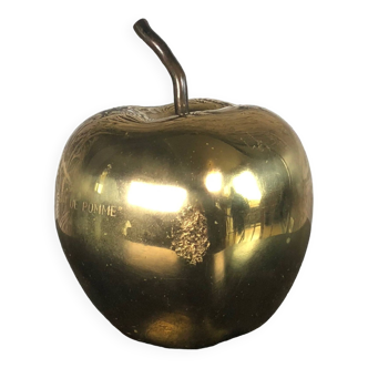 Presse-papier pomme en bronze doré par Monique Gerber