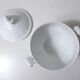 ancienne petite soupière blanche en porcelaine