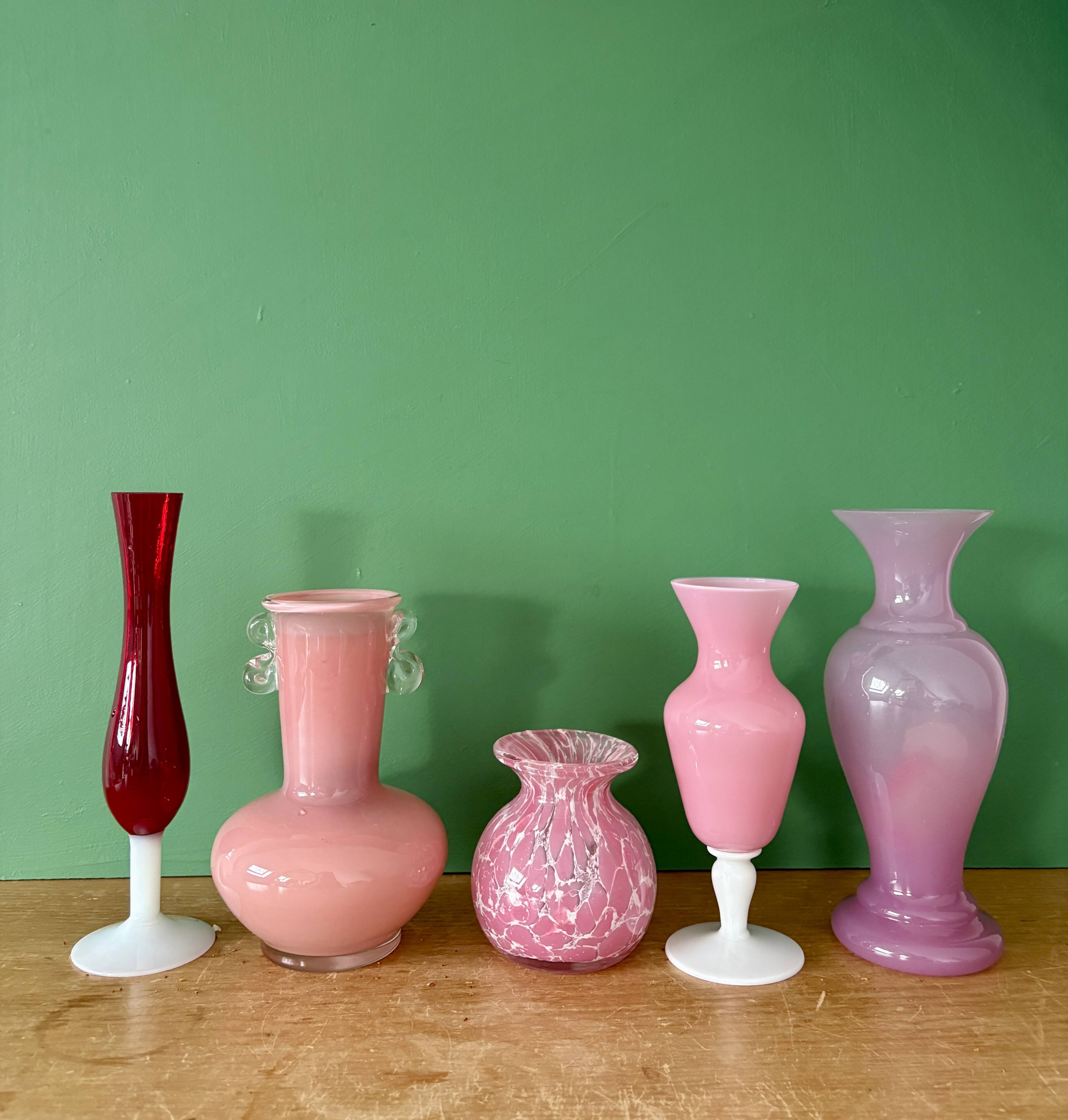 Set of 5 antique vases/soliflores in opaline and pink and red glass.