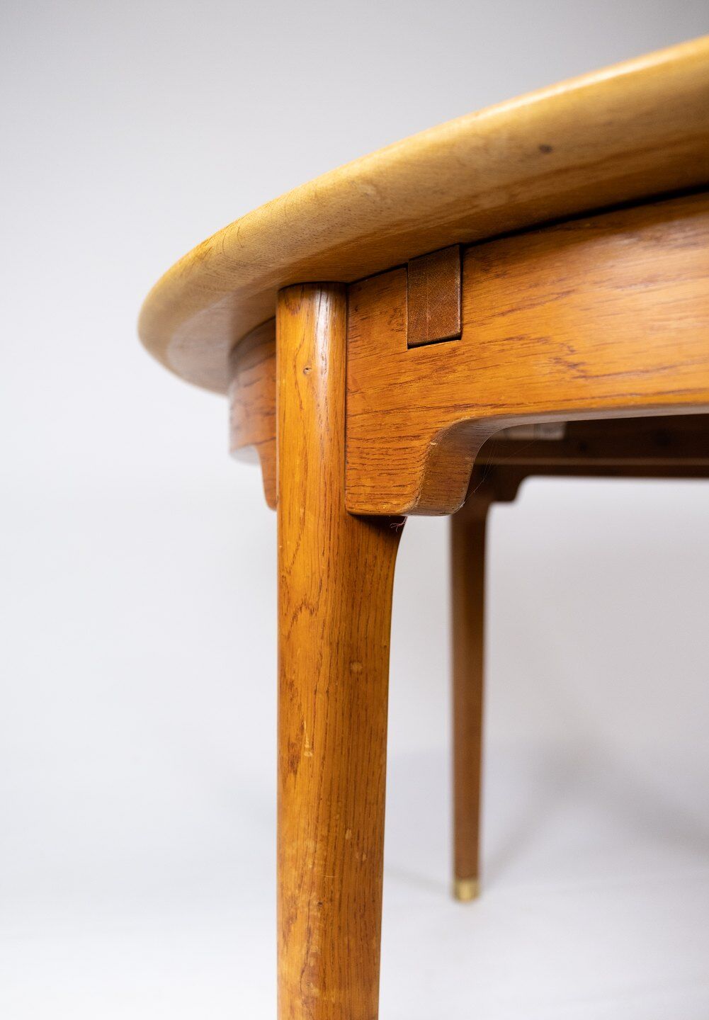 Dining table in oak of danish design from the 1960s.
