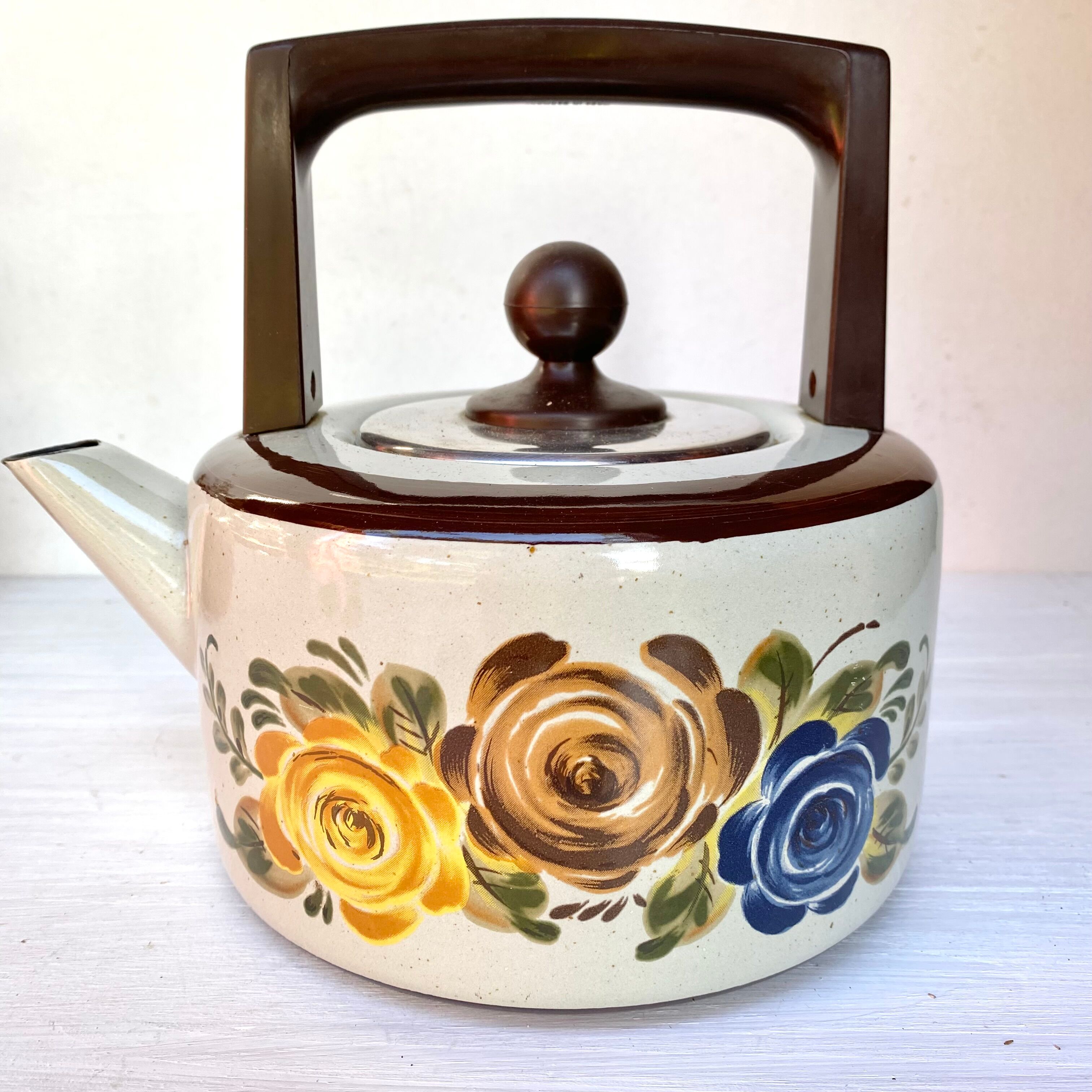 Bouilloire vintage en tôle émaillée Asta