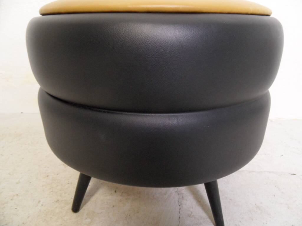 Vintage skai pouffe