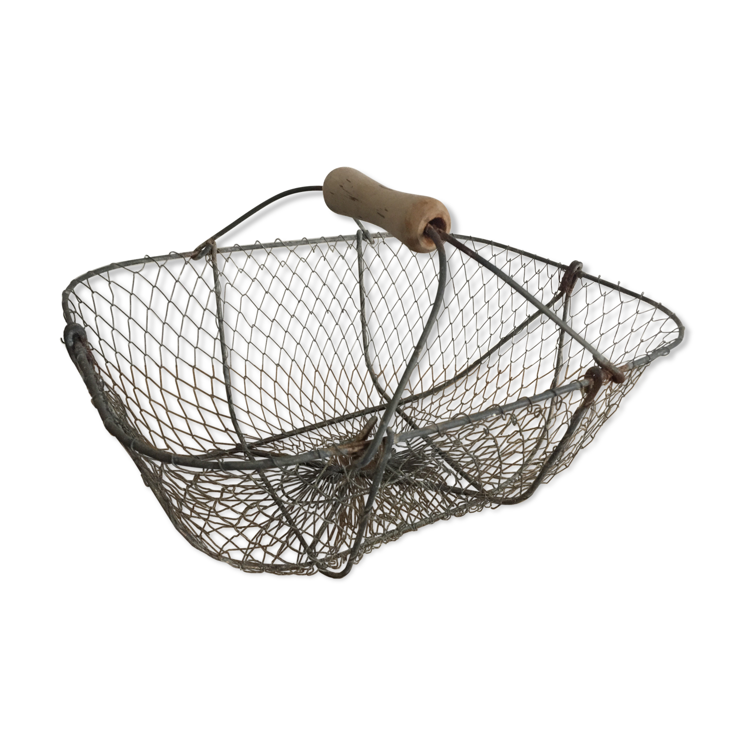 Screened basket for decoration or garden