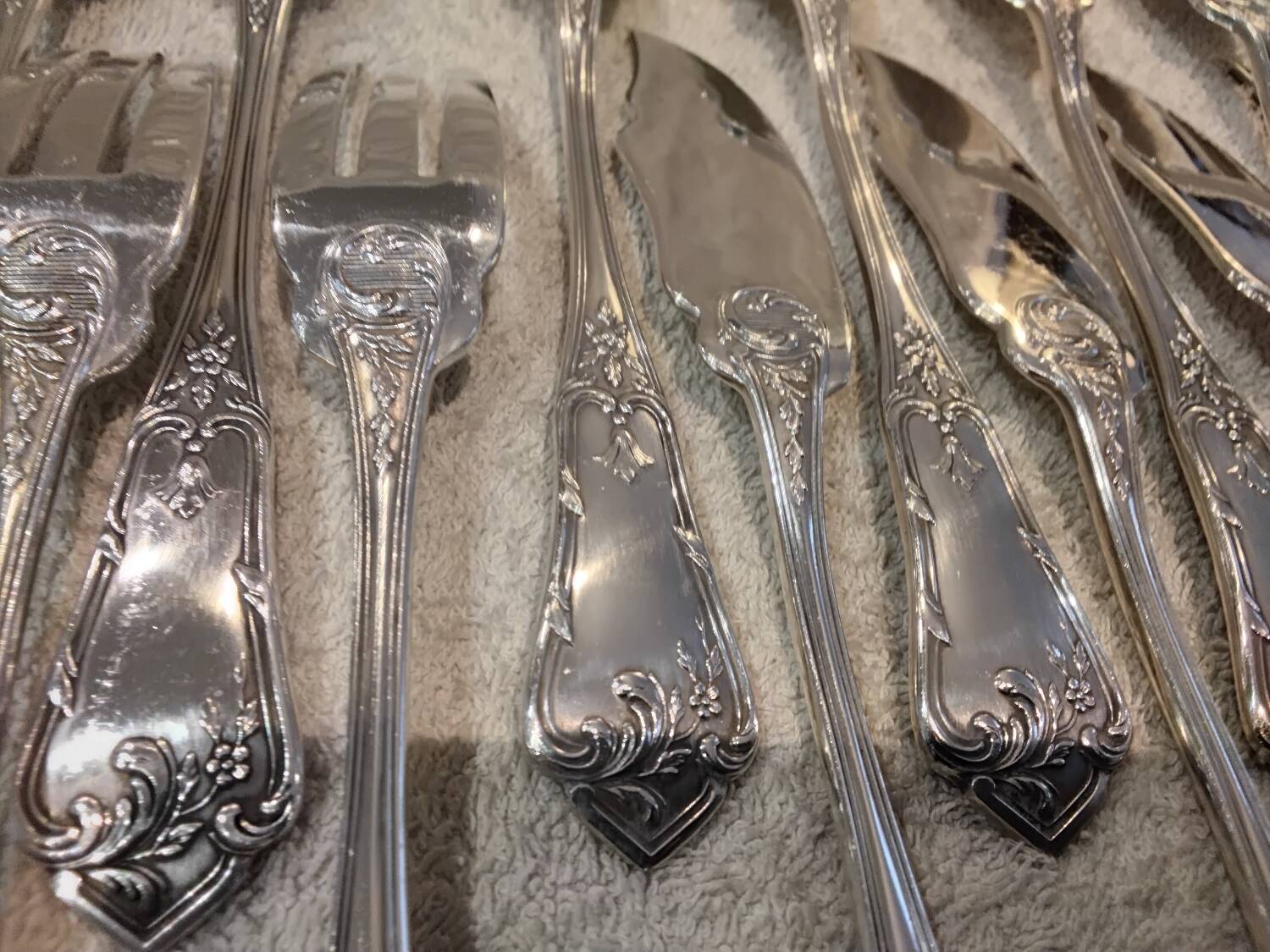 12 forks, 12 silver-plated fish knives Boulenger LXV