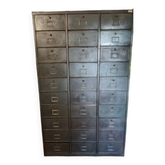 Metal cabinet, 30 valves