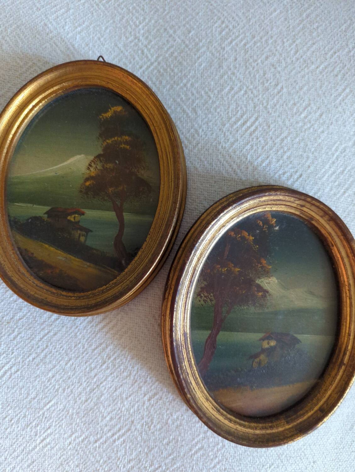 2 peintures miniatures dans cadres dorée