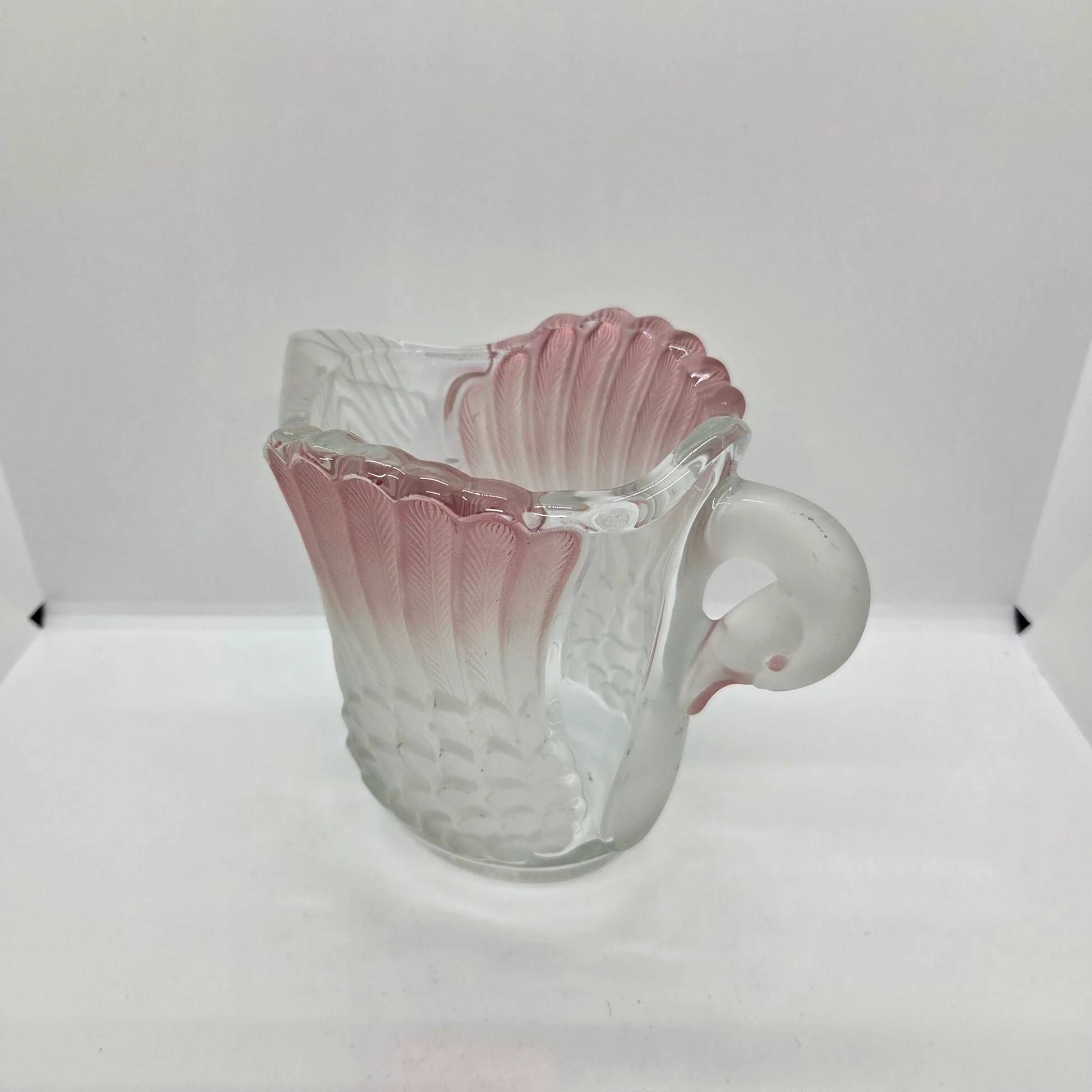 Pichet cygne en verre moulé pressé - Ref 1438