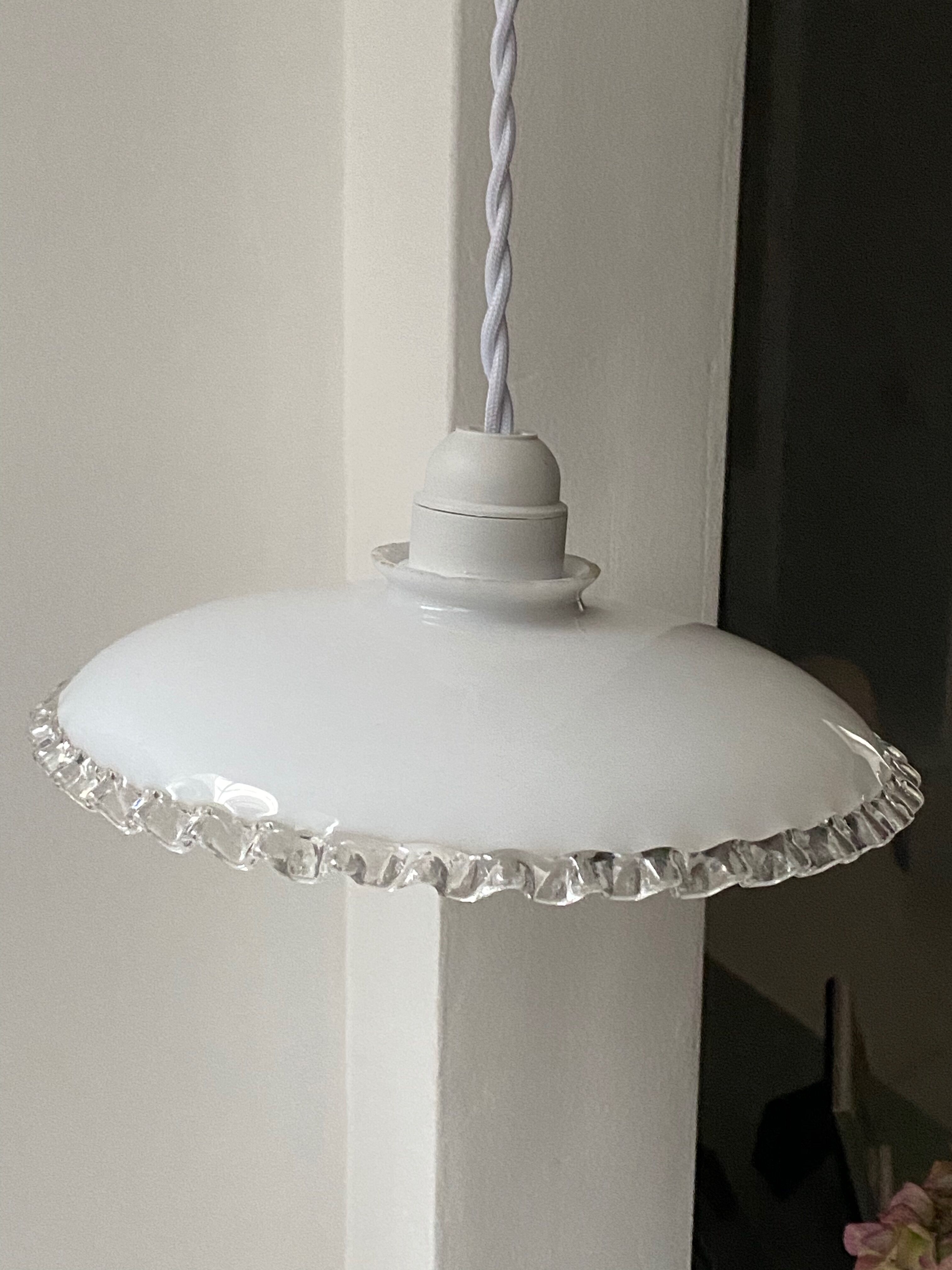 Suspension en opaline blanche