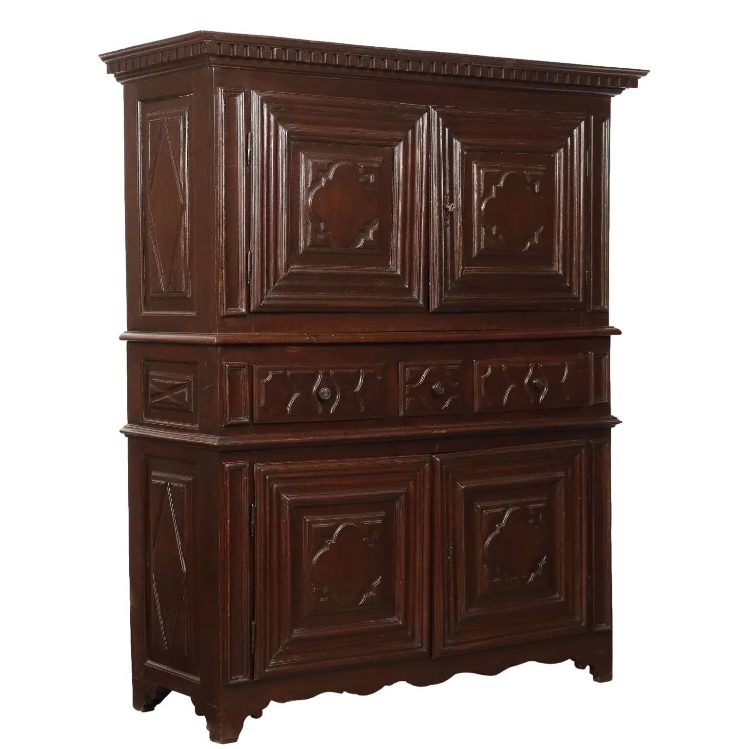 Antique baroque wardrobe in walnut, Italy, 18th century.