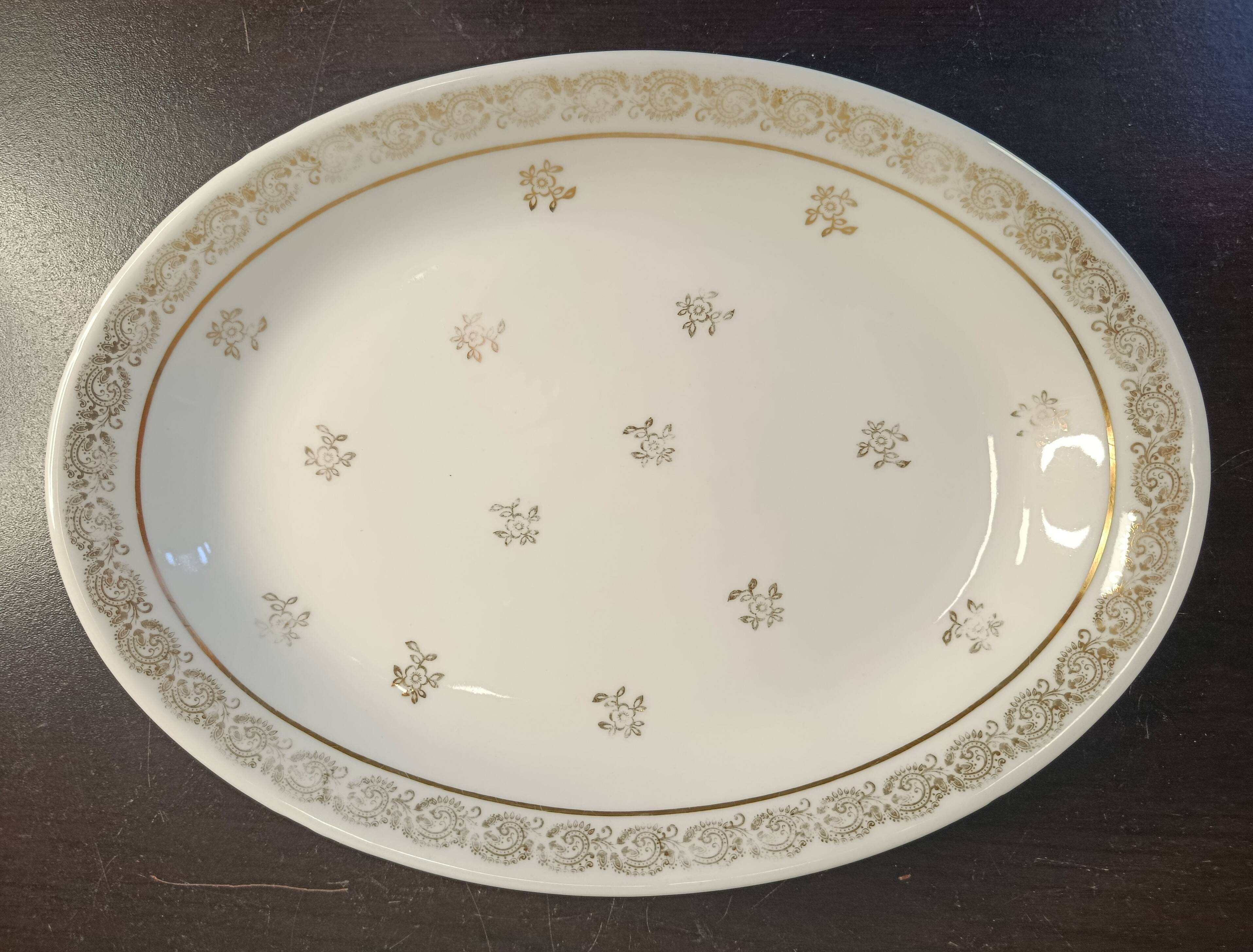 Service de table complet, porcelaine de Limoges et dorures, LOT 2