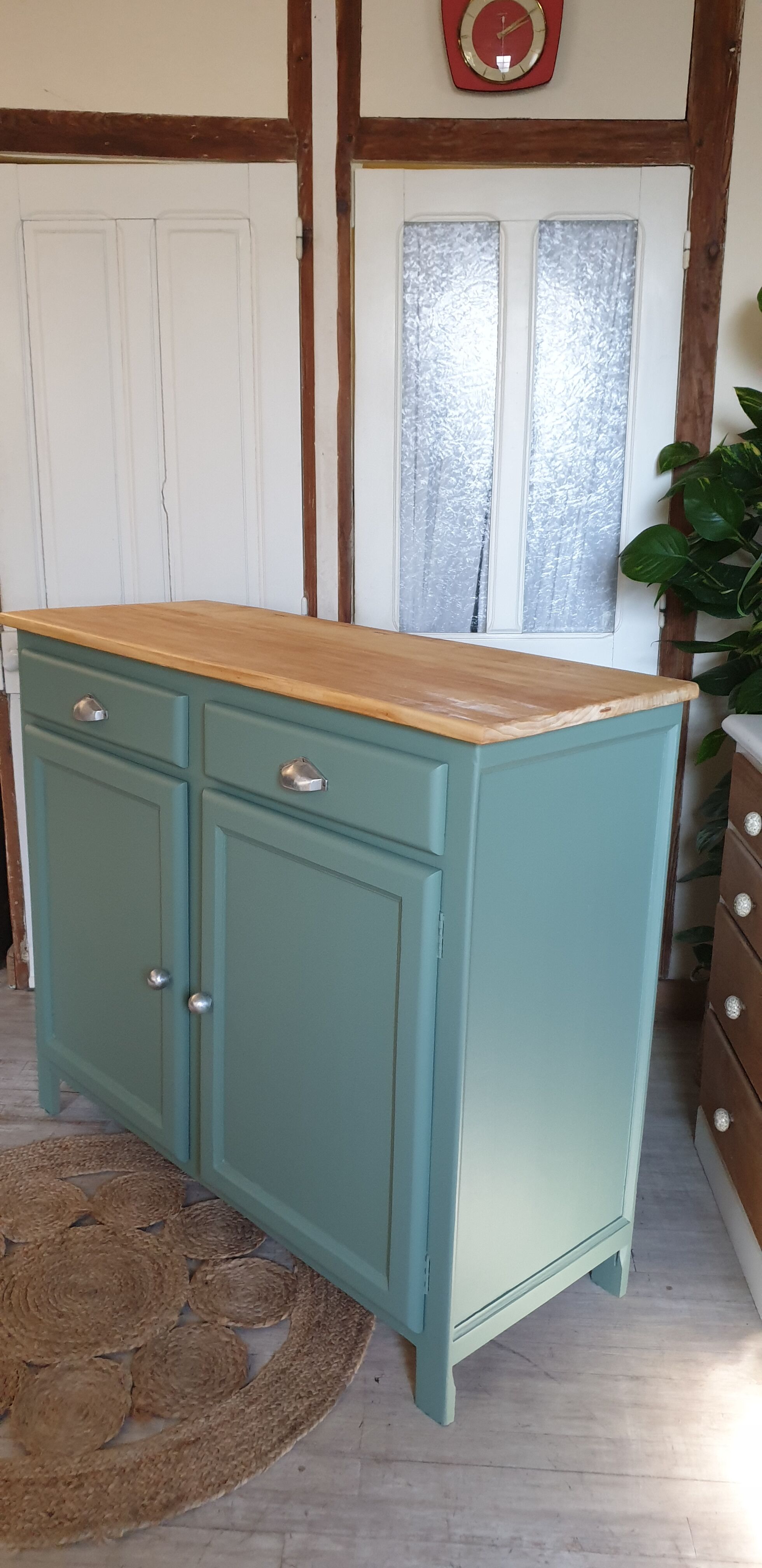 Green Parisian buffet