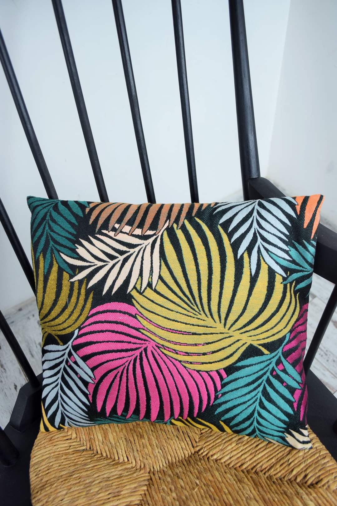 Rocking chair and its cushion