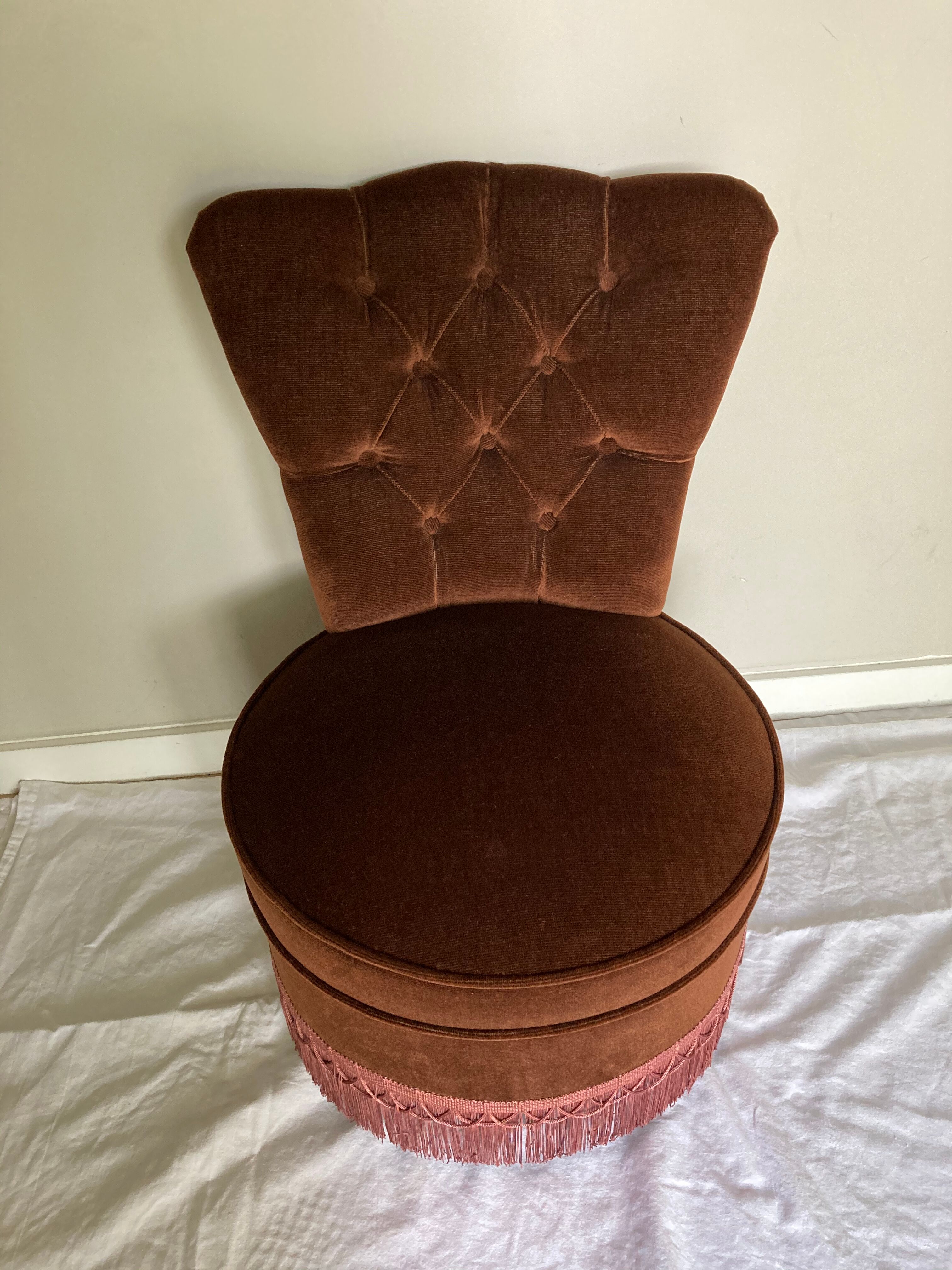 Velvet toad armchair