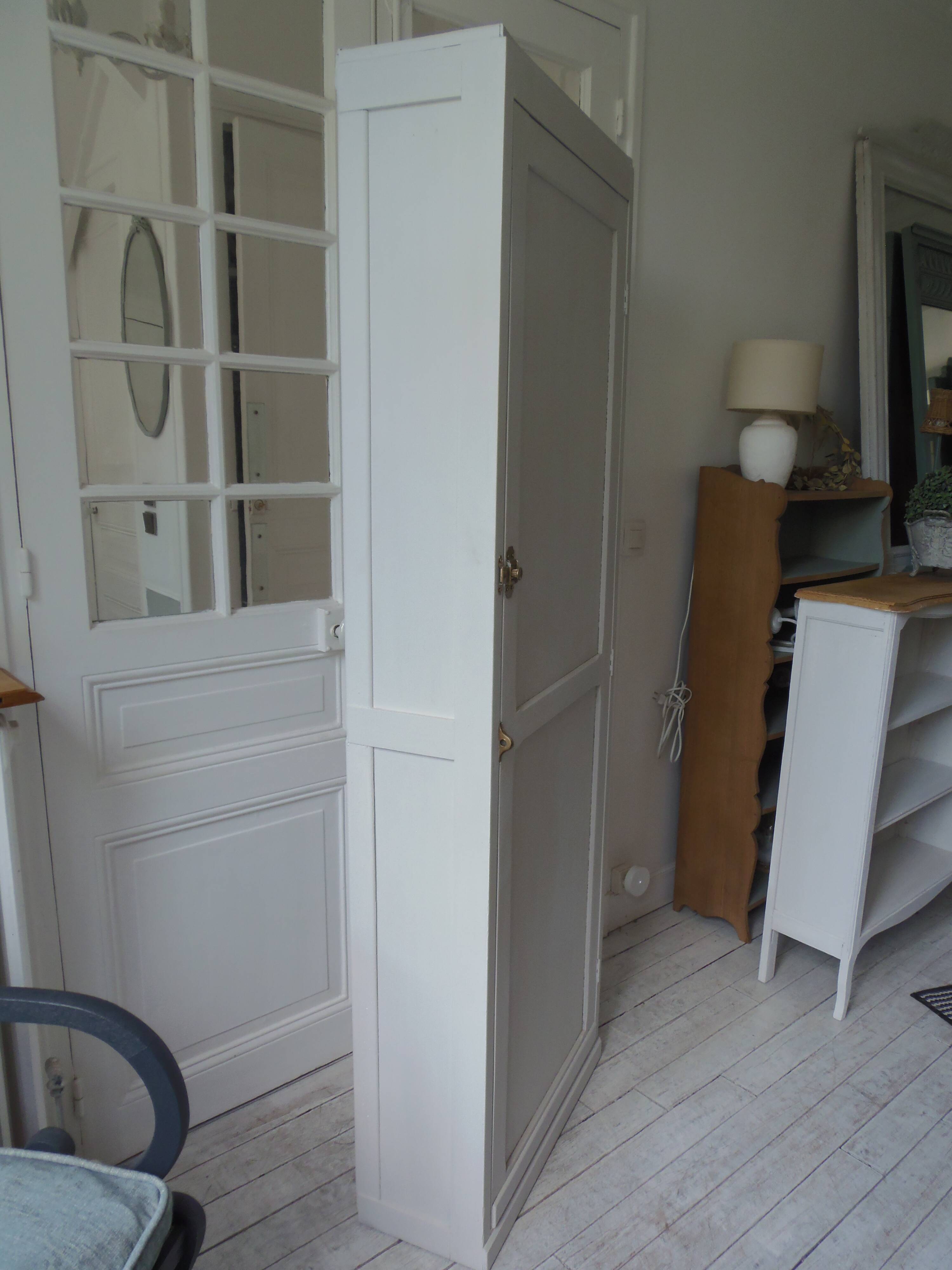 Bonnetière, vintage shallow dresser re-enchanted in pearl grey.