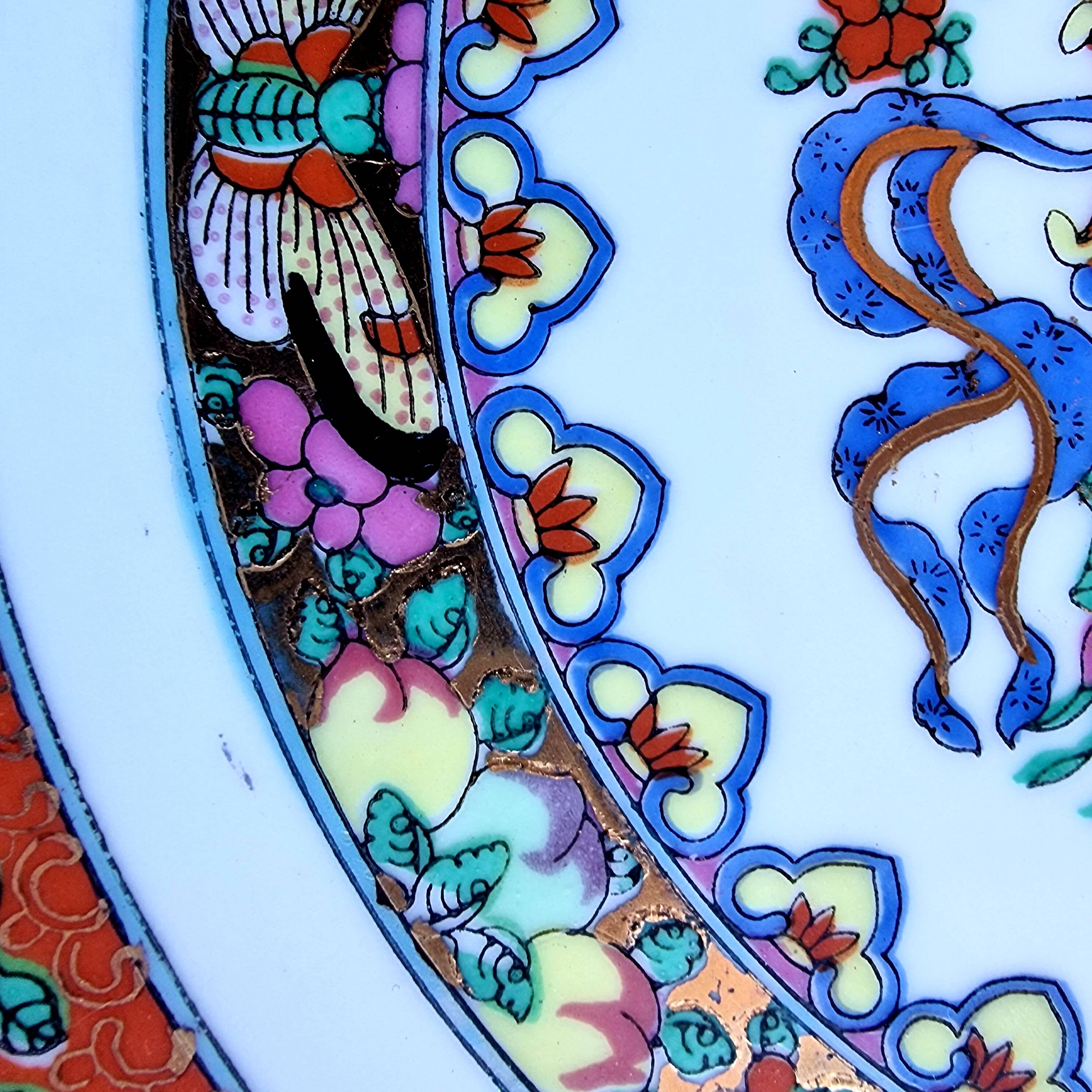 2 hand-painted Chinese plates from the early 20th century famille rose in perfect condition