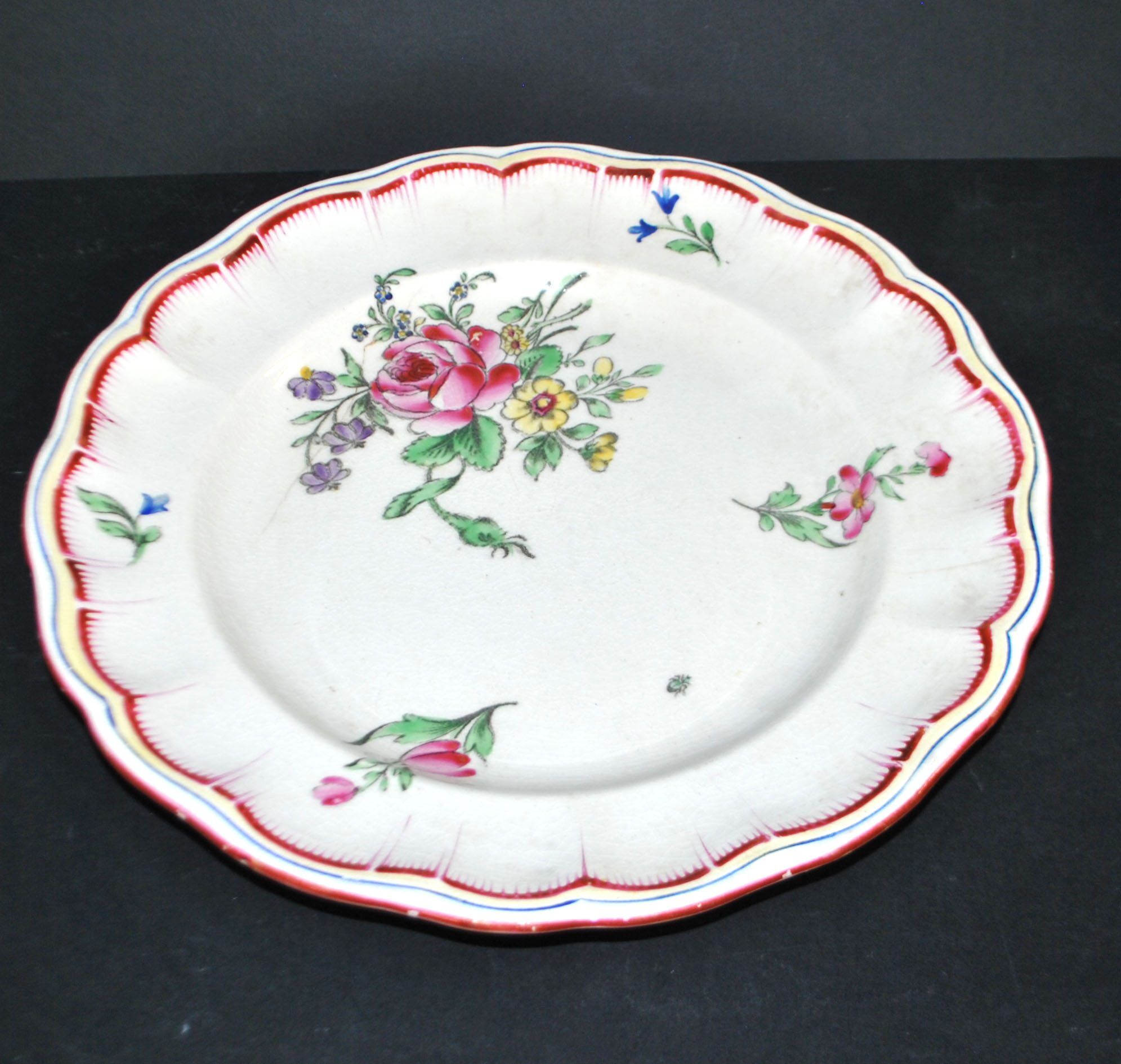 Assiette fleurie ancienne décor réverbère vieux Strasbourg en faïence KG Lunéville