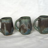 Lot de 3 mugs miniature en grès gris-vert - Denbac - début XXème