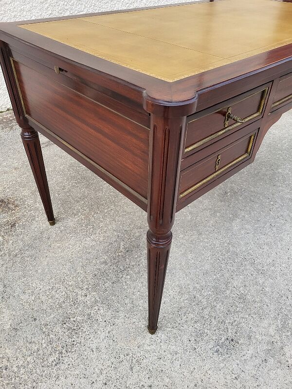 Bureau style louis XVl avec tablettes et 4 tiroirs