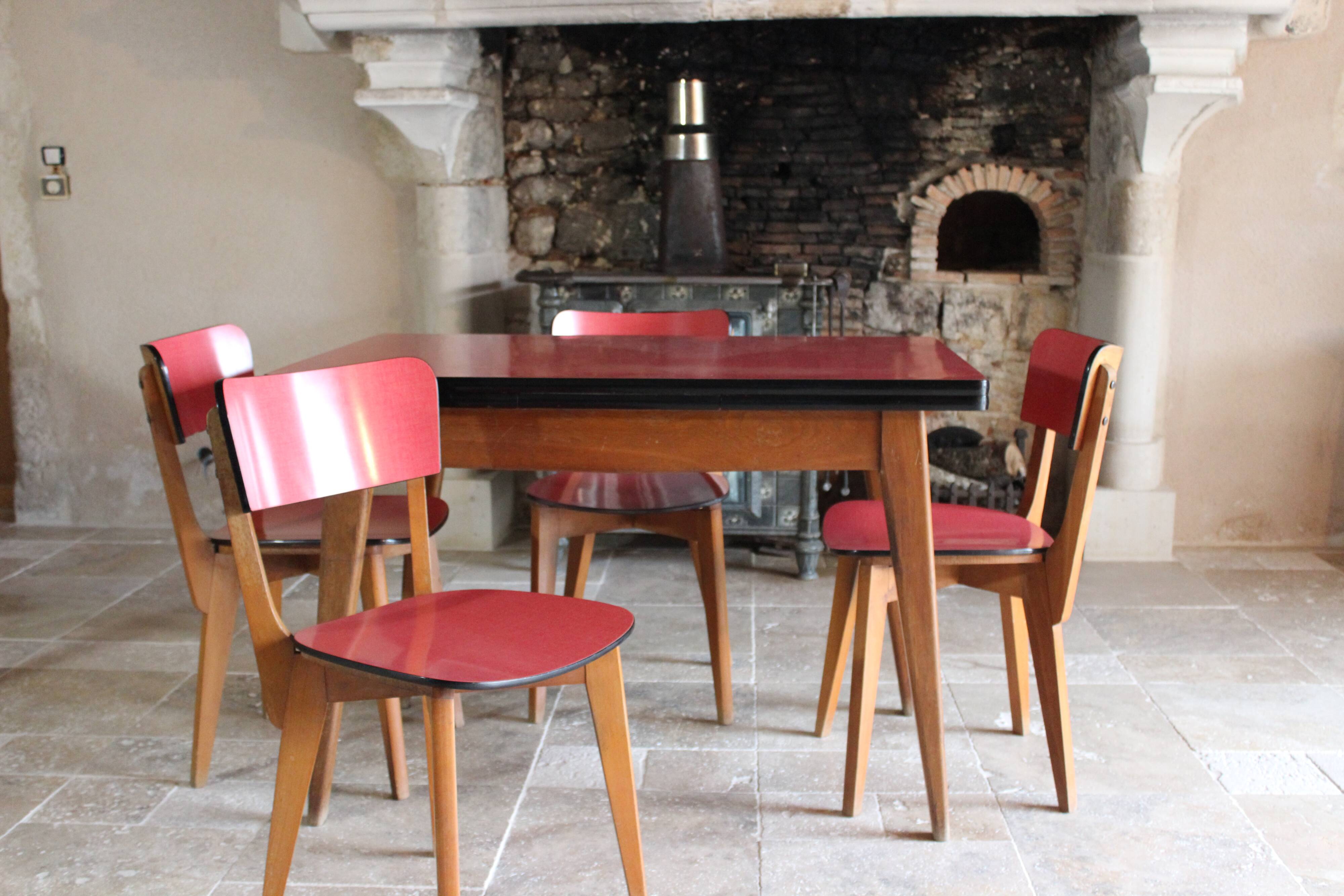Kitchen table and its 4 chairs in wood and red formica, 1950