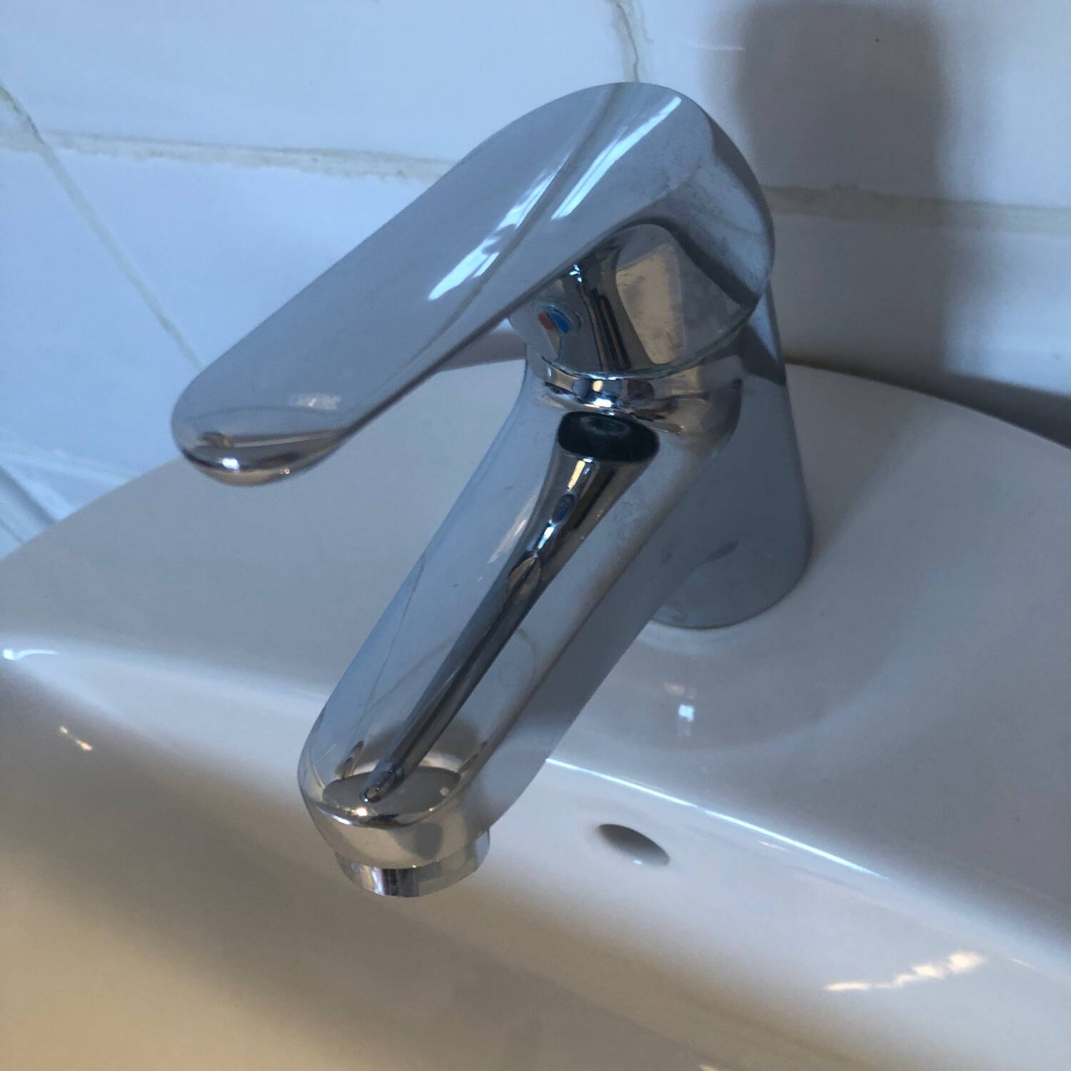 Vintage sink on chrome legs
