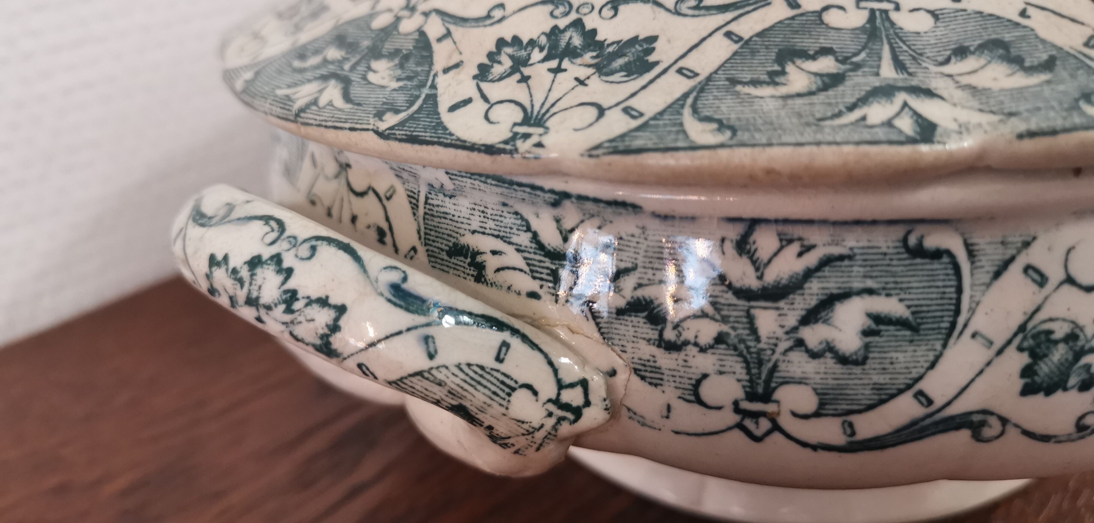 White Iron Earth tureen with green patterns