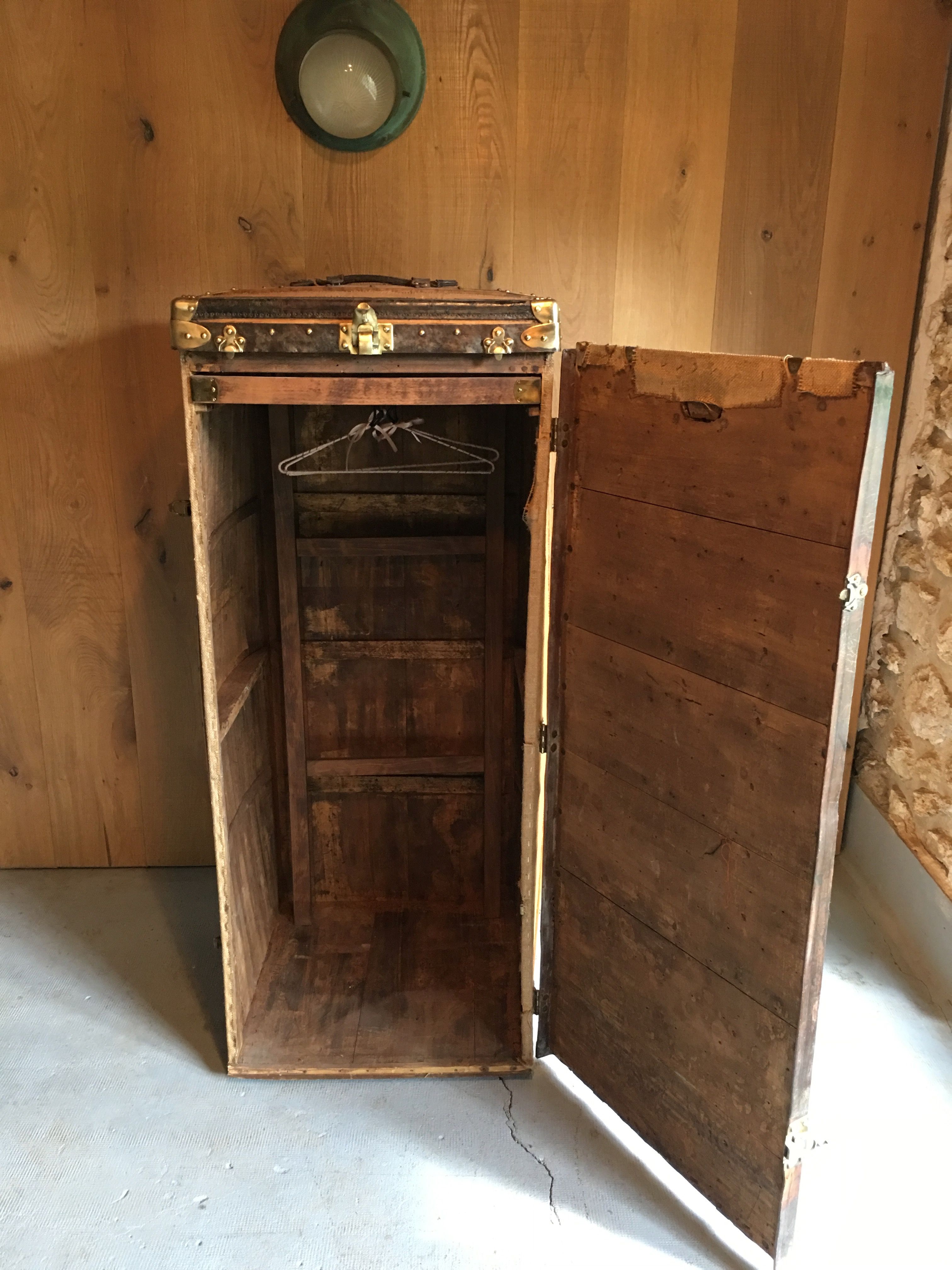 Trunk cabin in wood and fabrics around 1940
