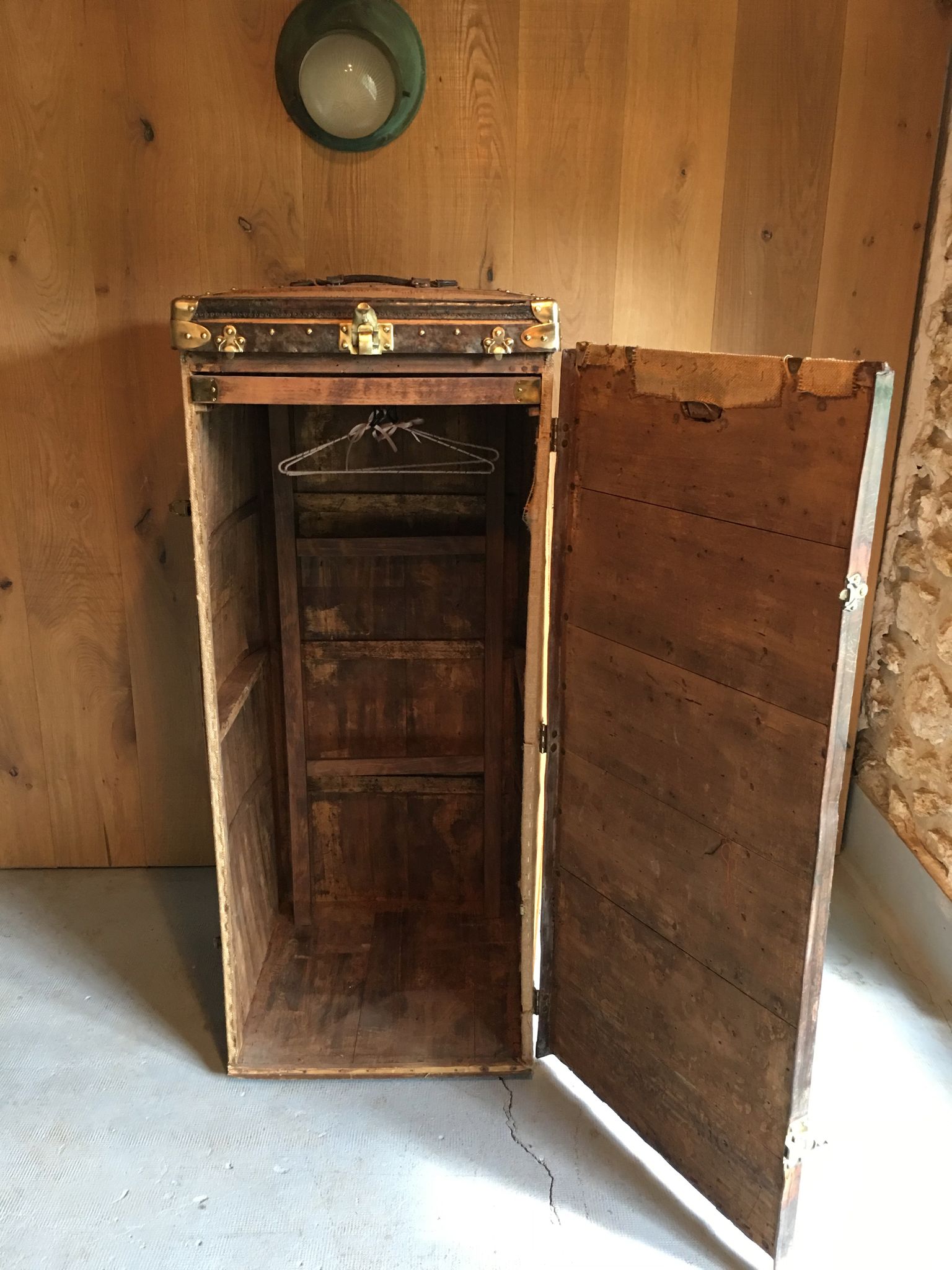 Trunk cabin in wood and fabrics around 1940