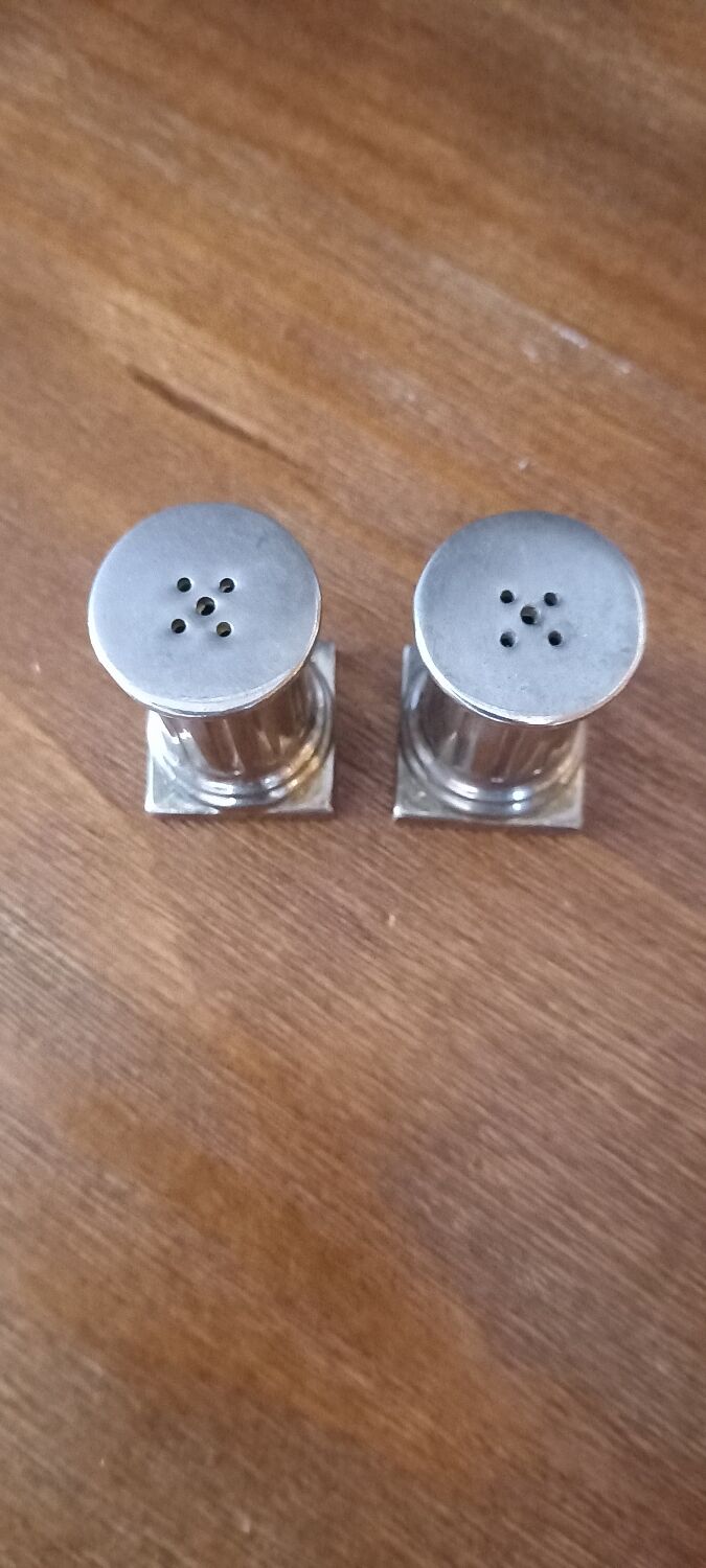 Salt and pepper shaker
