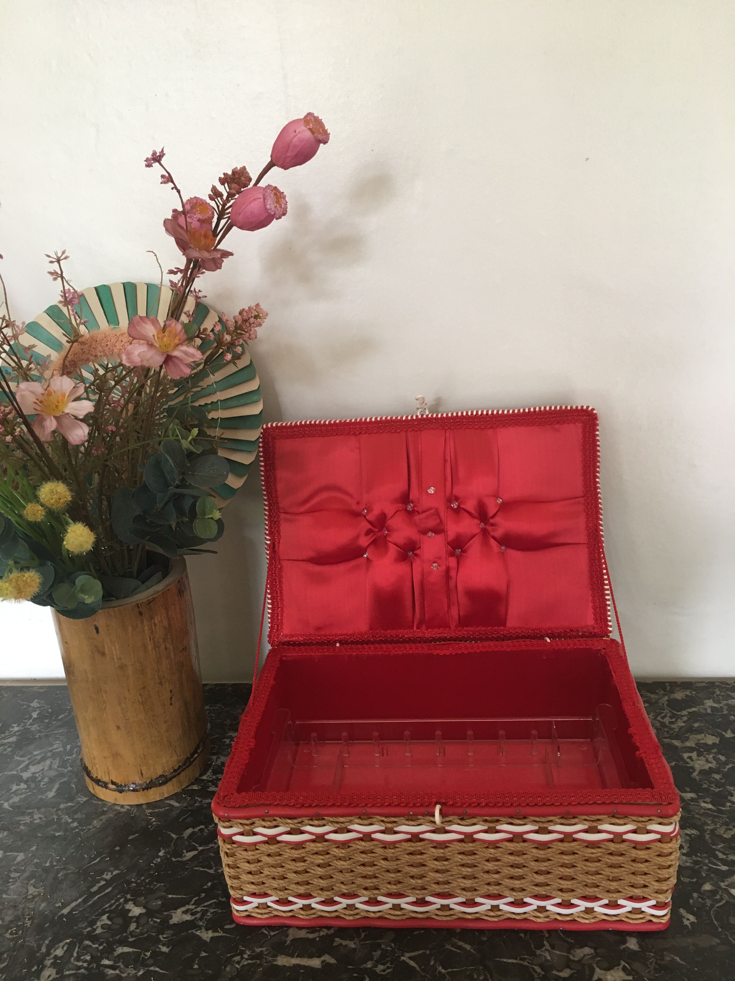 Scoubidou sewing box