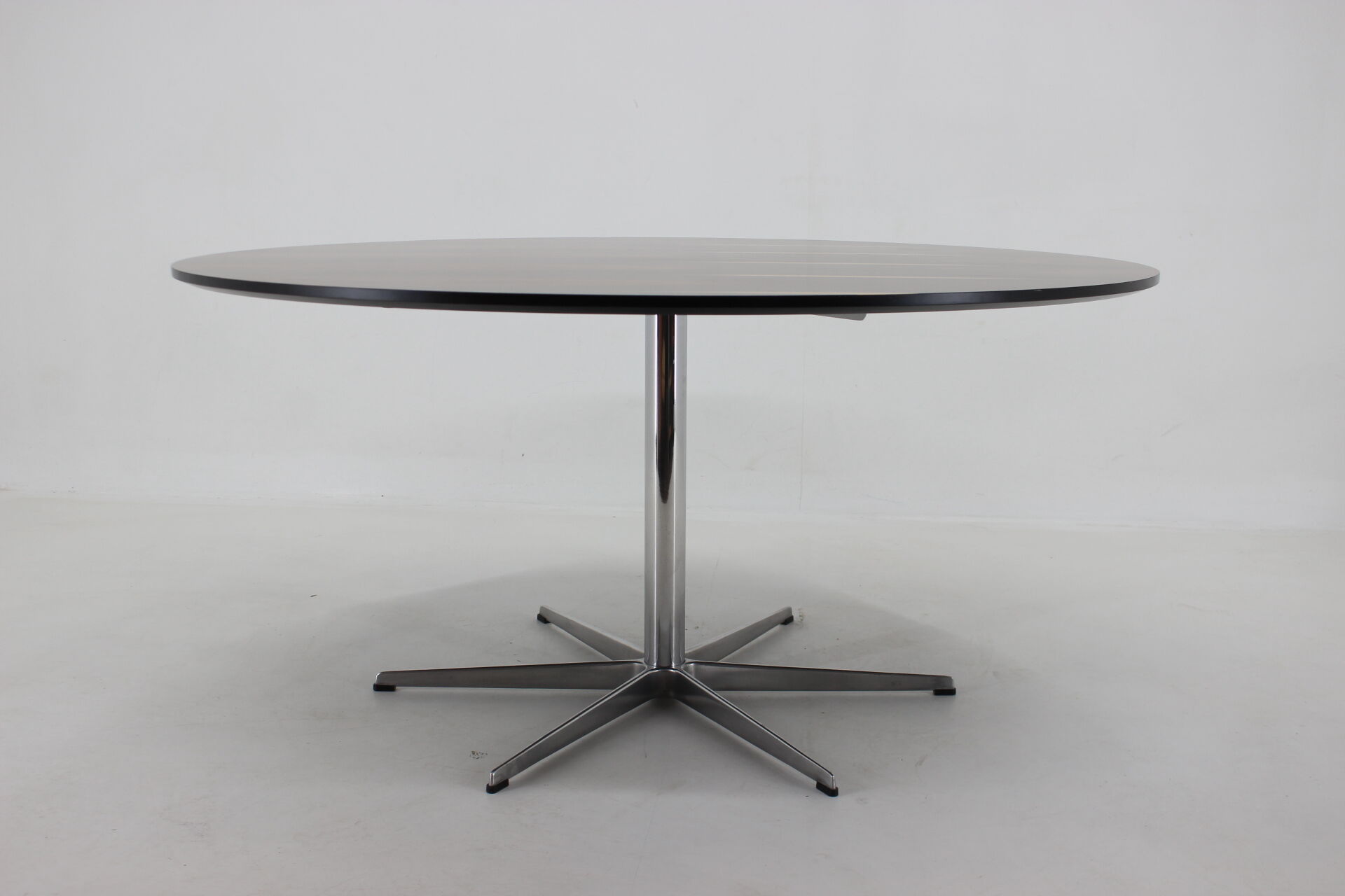 Arne Jacobsen Round Palisander Dining Table for Fritz Hansen, Denmark, 1980