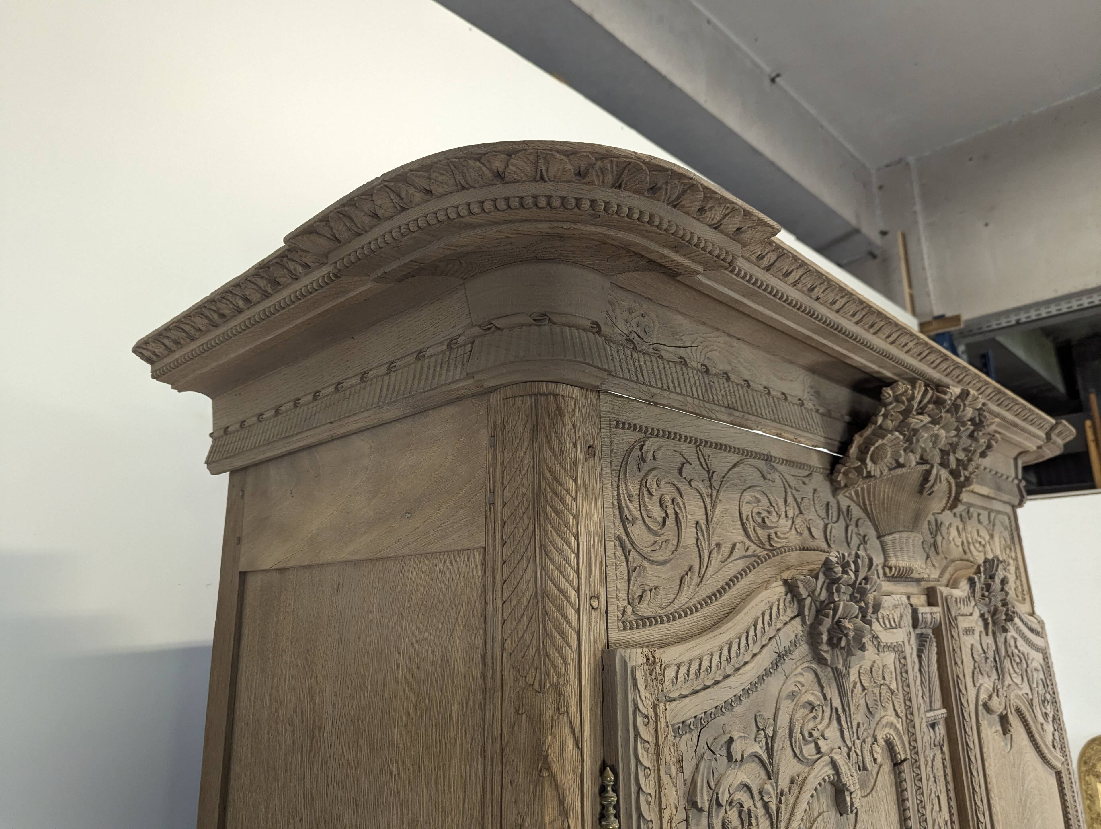 Norman wardrobe with bouquet design in solid oak